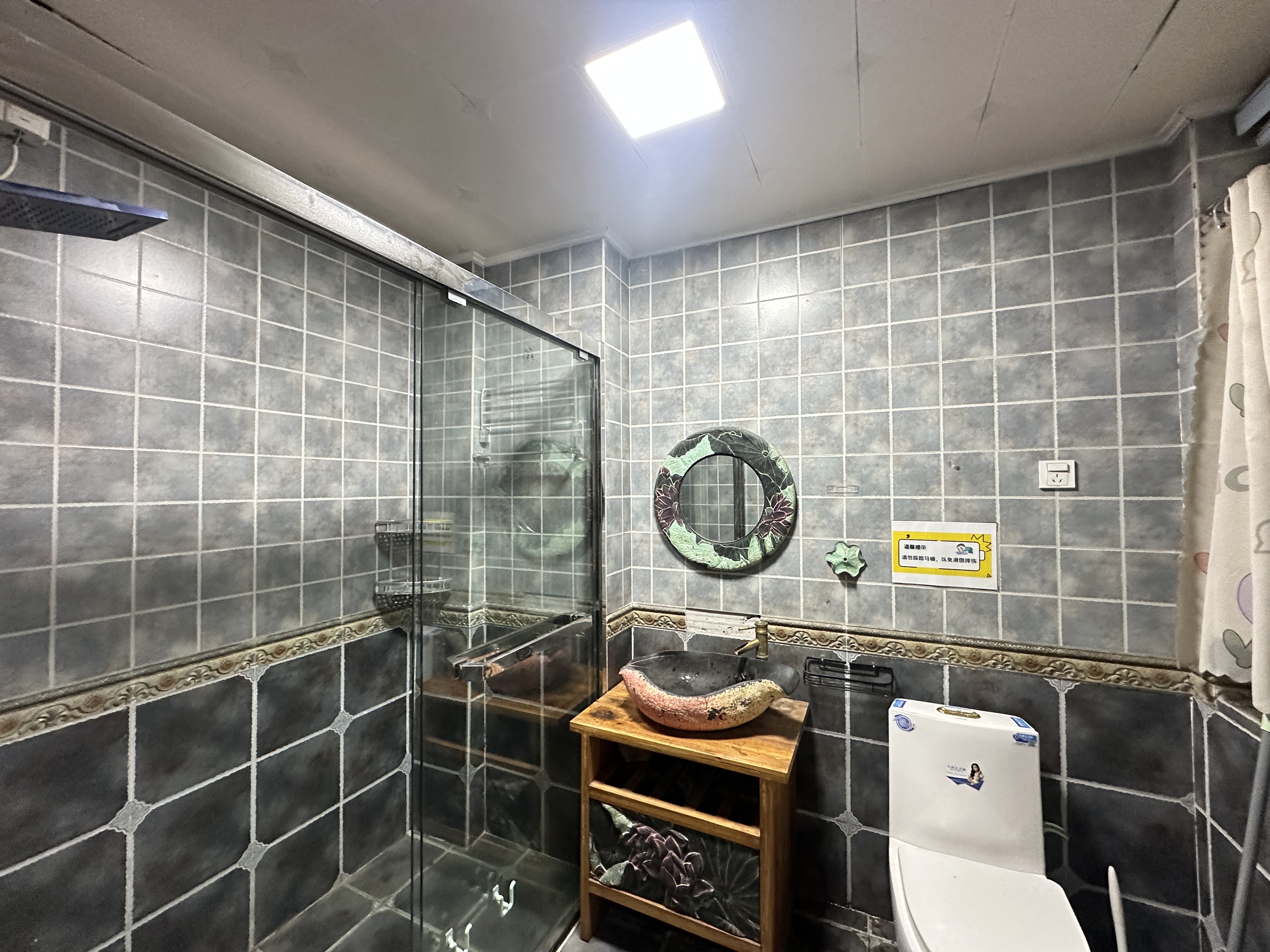 国兴城（C区）  5室2厅3卫   8300.00元/月室内图