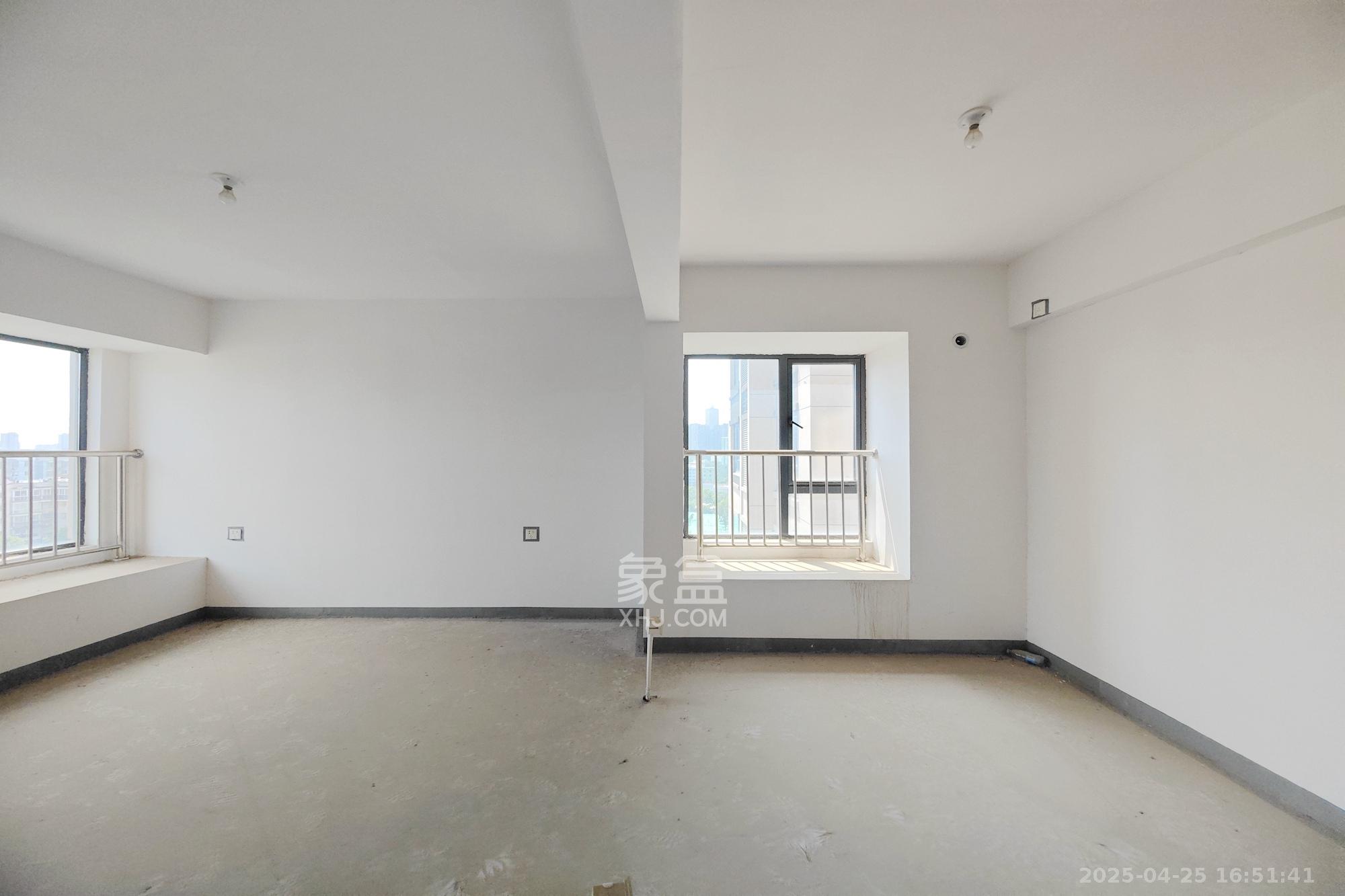 建发中央悦府  3室2厅2卫   130.00万卧室