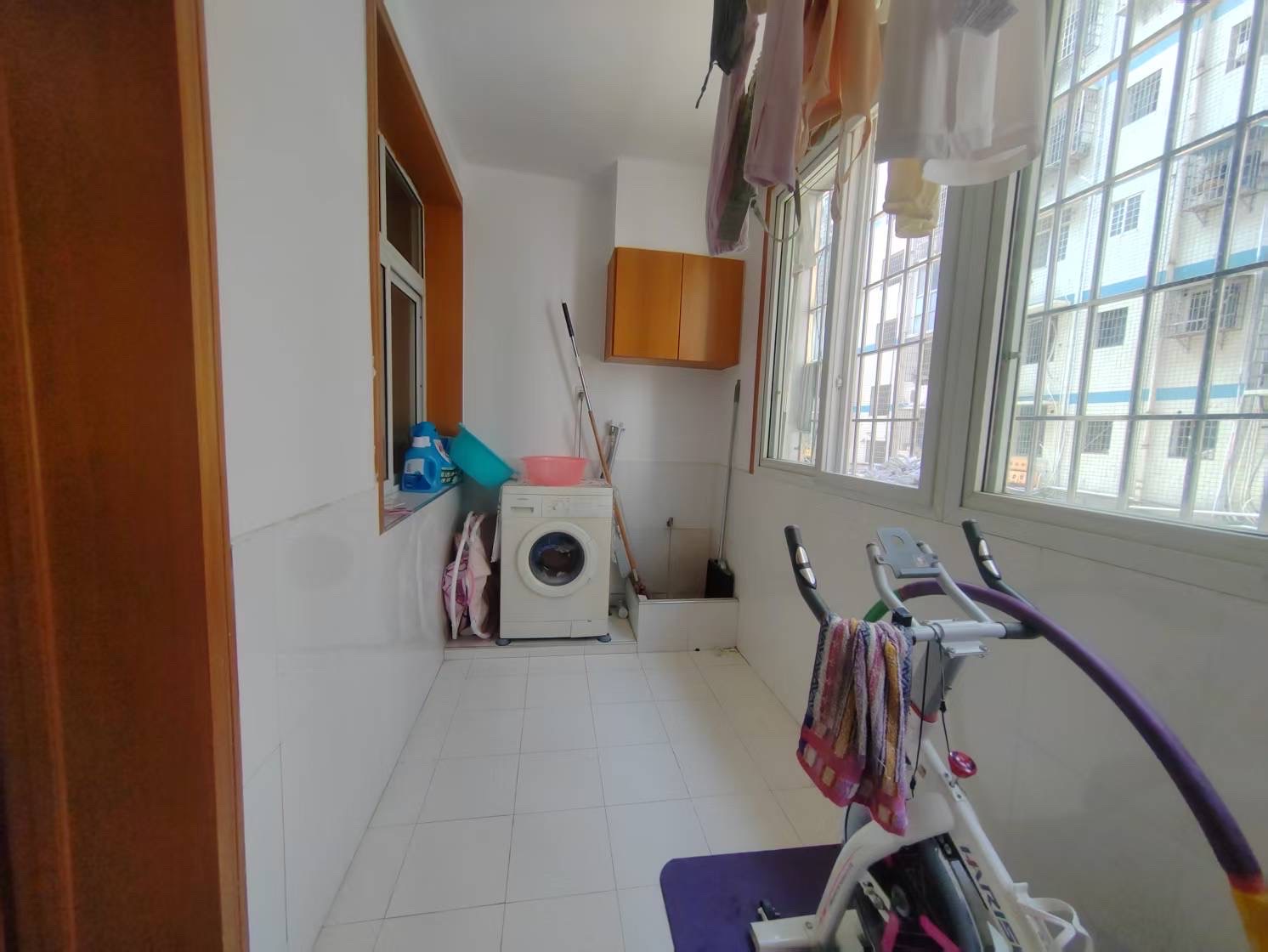 盐业局 3室2厅2卫 65.8万 盐业局 3室2厅2卫 65.8万客厅