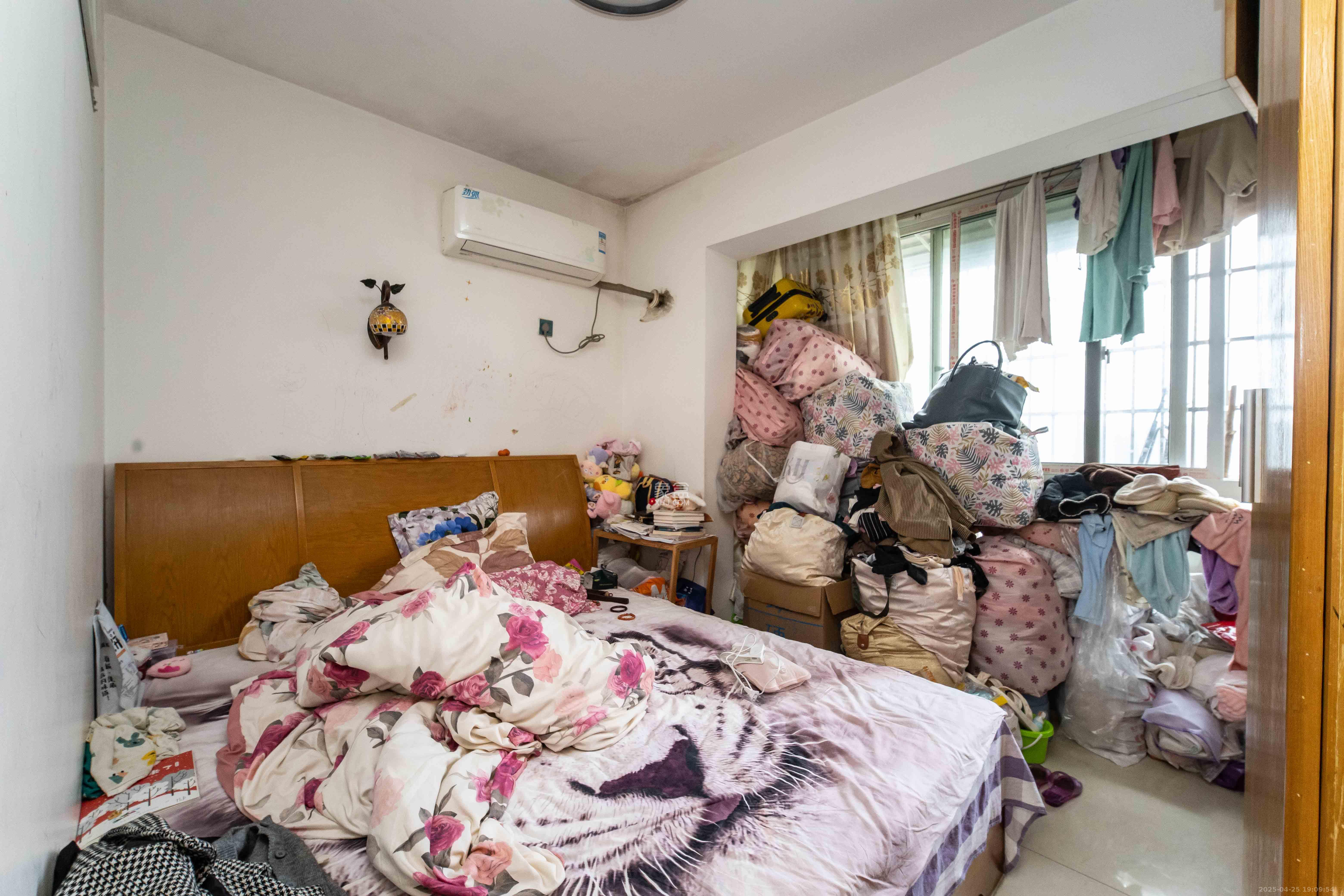 先锋东外滩  2室2厅1卫   32.00万卧室