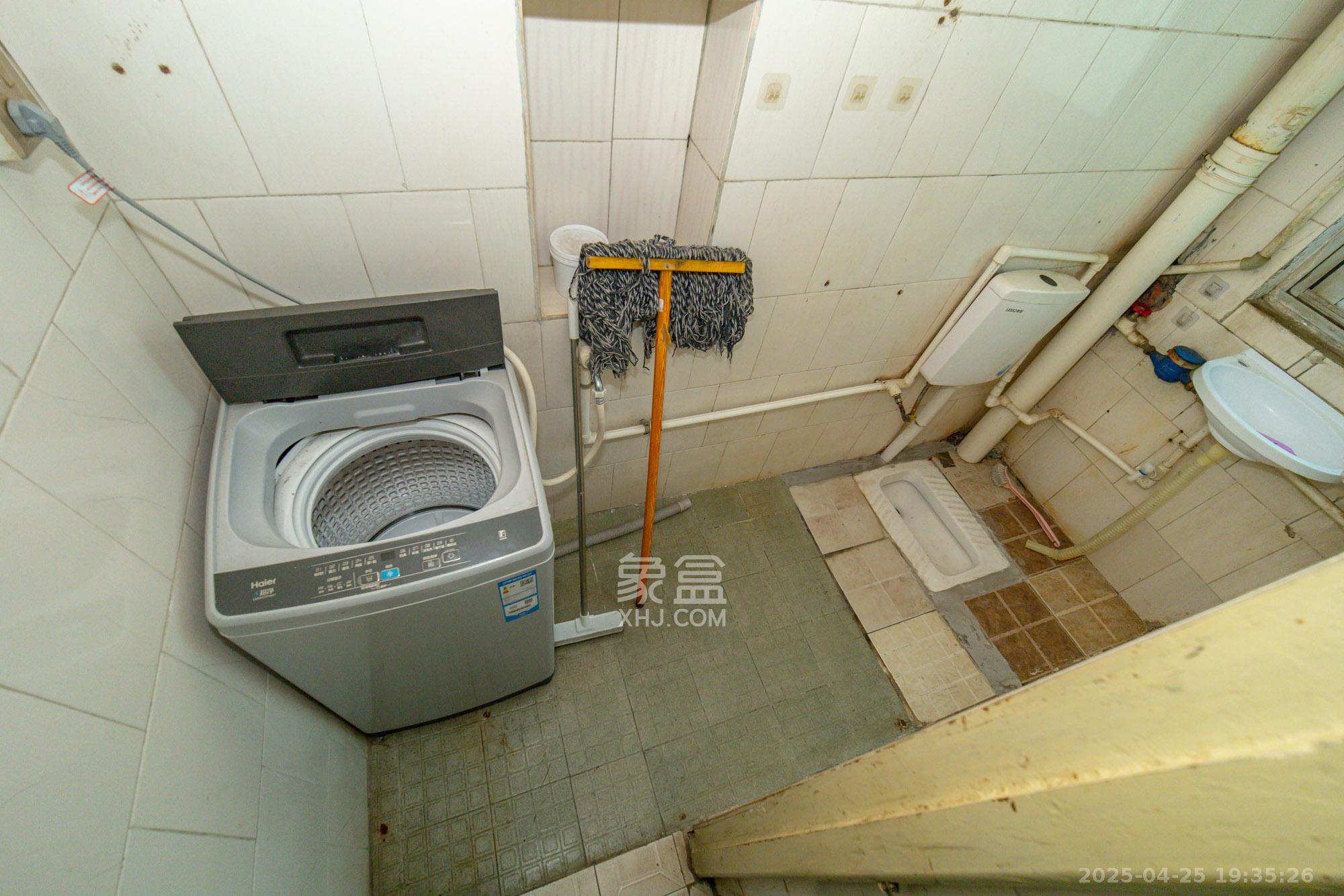 星沙六区  6室4厅4卫   198.00万卫生间