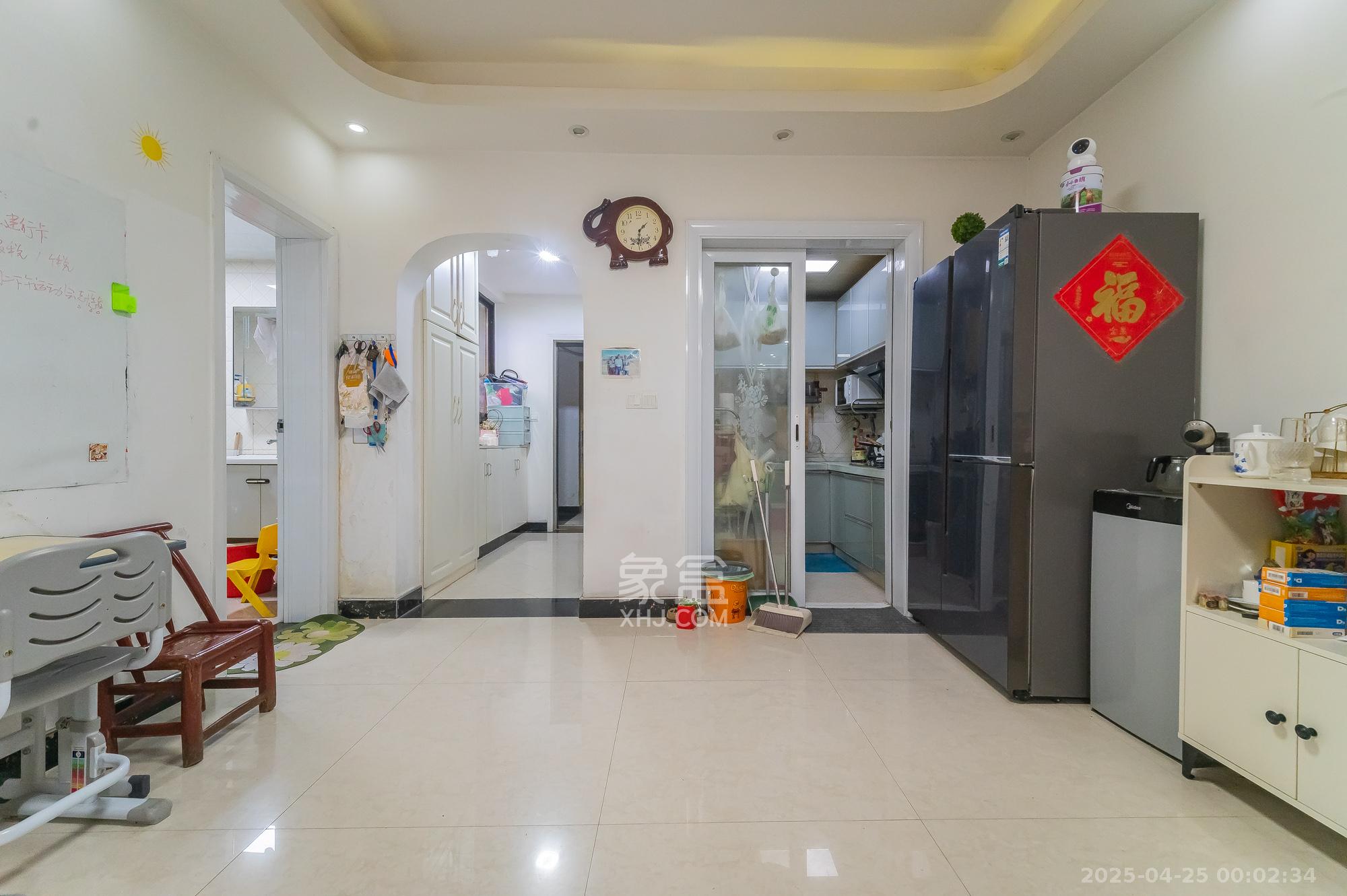 东方航标 3室2厅1卫 70.0万 东方航标 3室2厅1卫 70.0万客厅