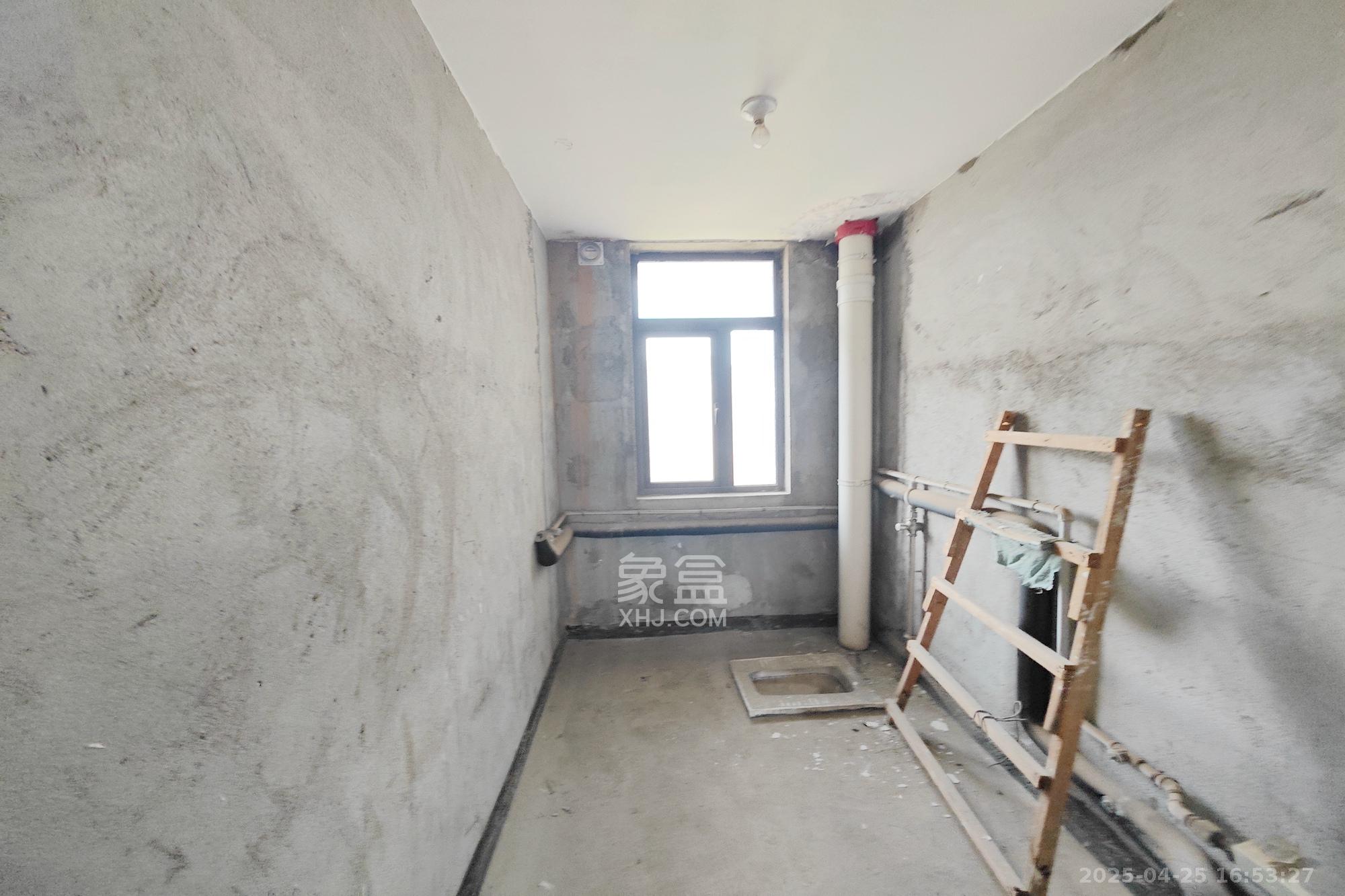 和卉家园 8室2厅4卫 396.0万 和卉家园 8室2厅4卫 396.0万其他