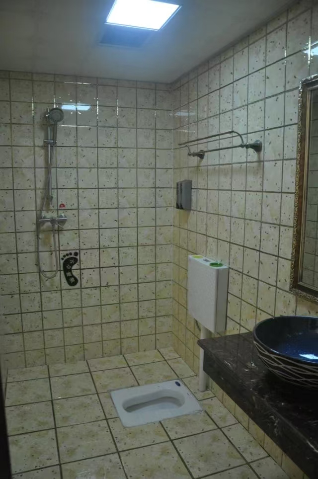 黄金塔安置小区散盘 1室2厅4卫 9500.0元/月 黄金塔安置小区散盘 1室2厅4卫 9500.0元/月室内图