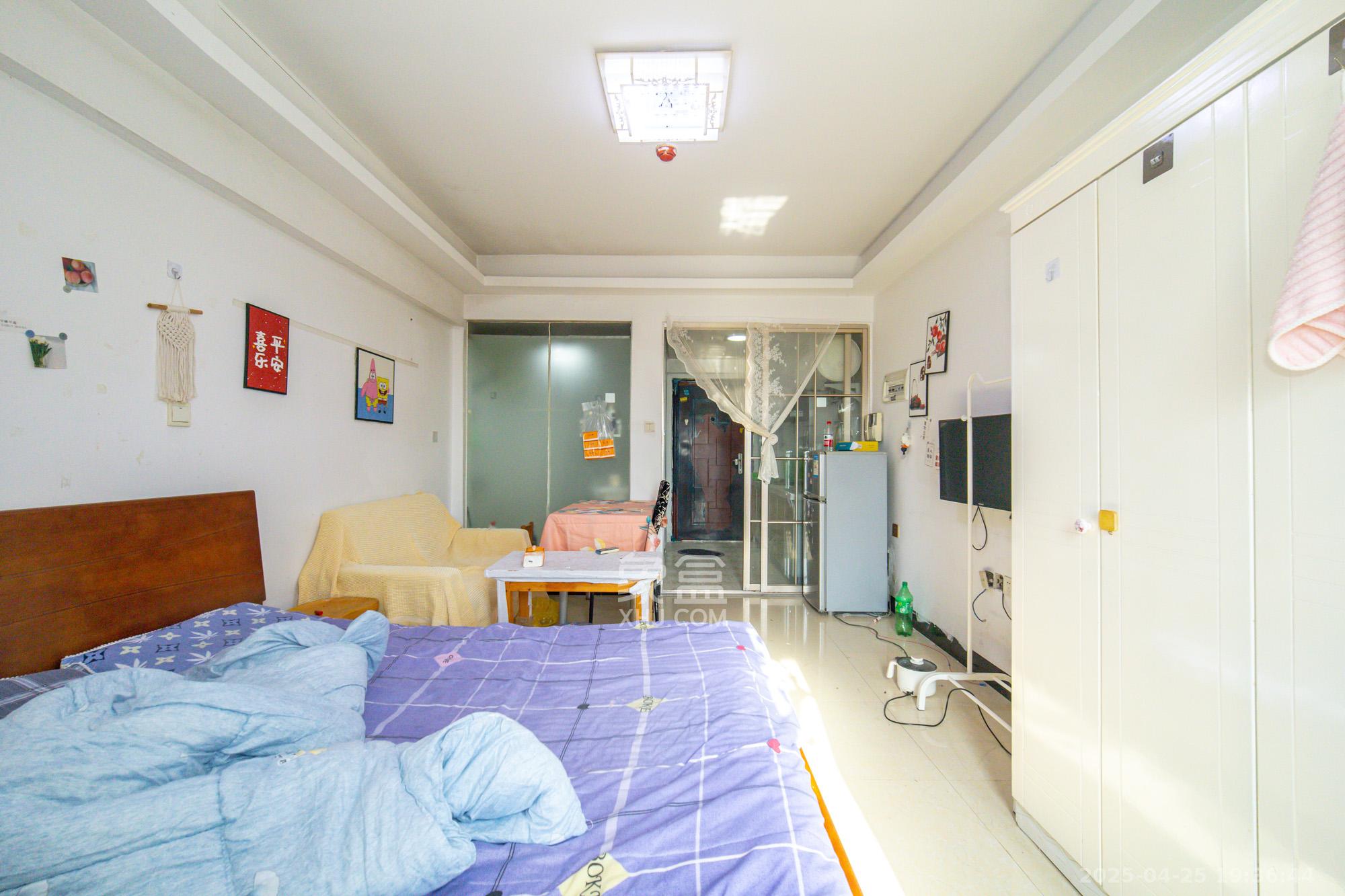 新长海广场 1室1厅1卫 18.0万 新长海广场 1室1厅1卫 18.0万客厅