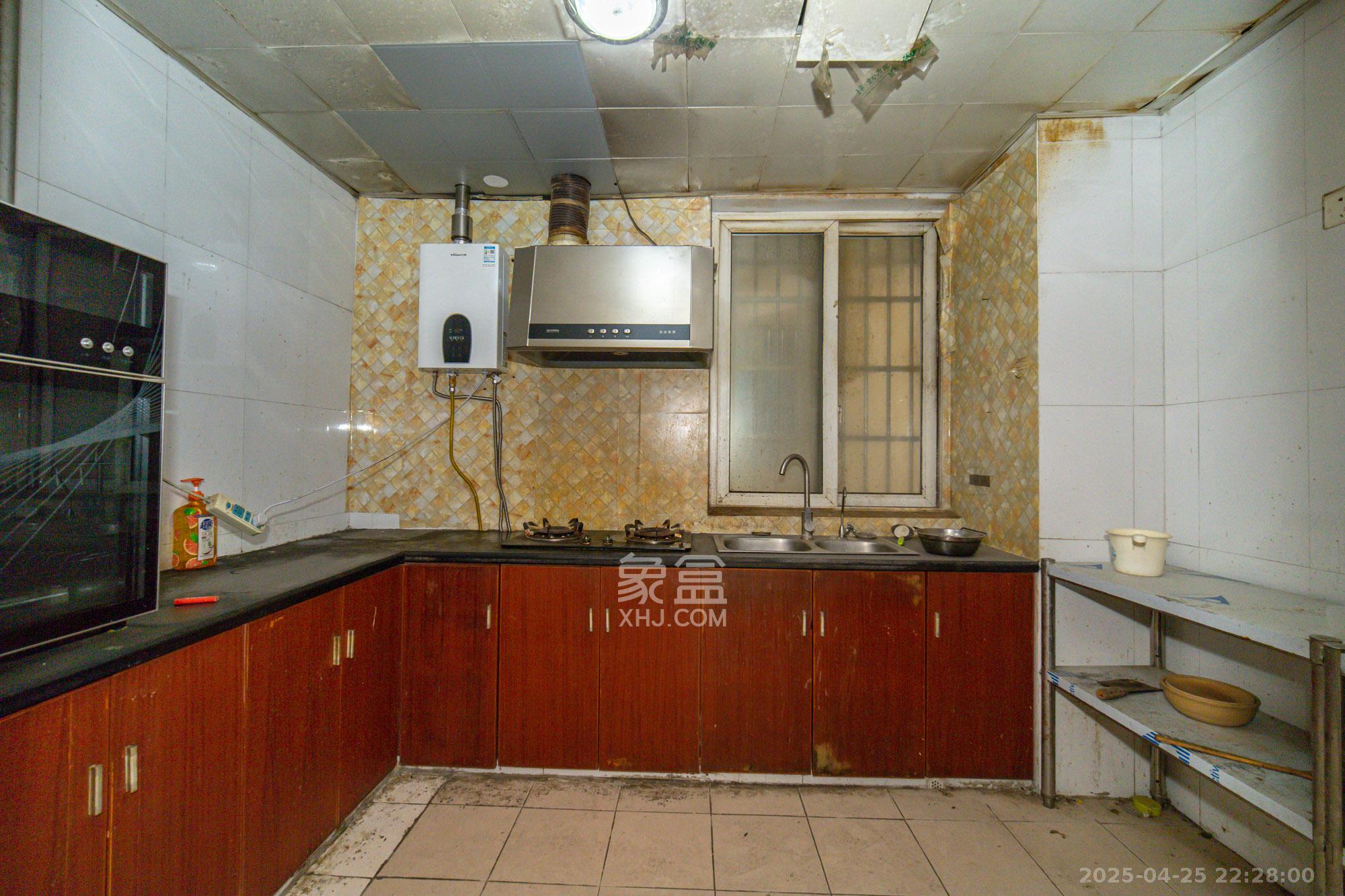 开源鑫阁 4室2厅2卫 74.0万 开源鑫阁 4室2厅2卫 74.0万厨房