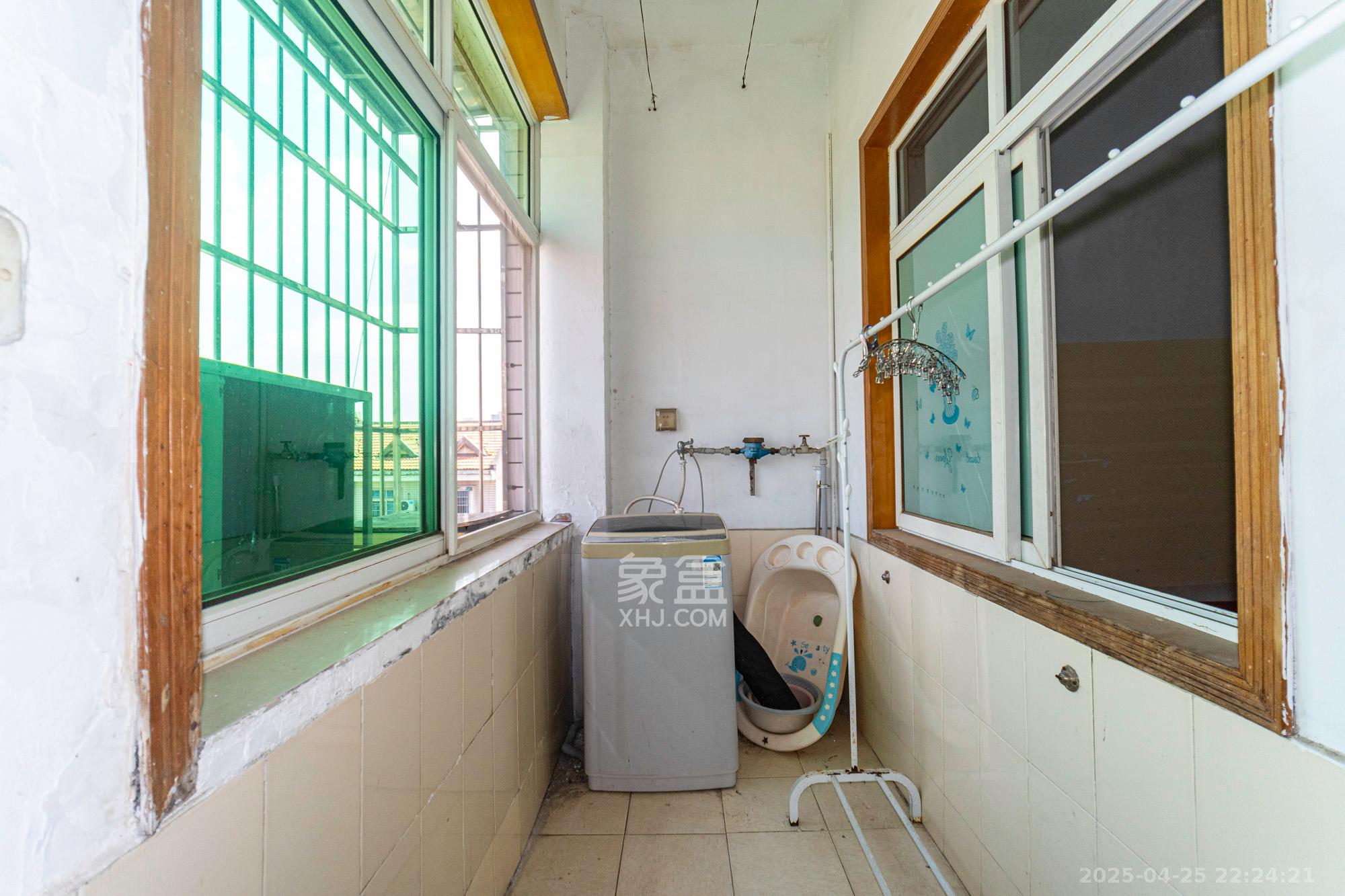 圆梦家园  3室2厅1卫    55.0万 圆梦家园  3室2厅1卫    55.0万阳台