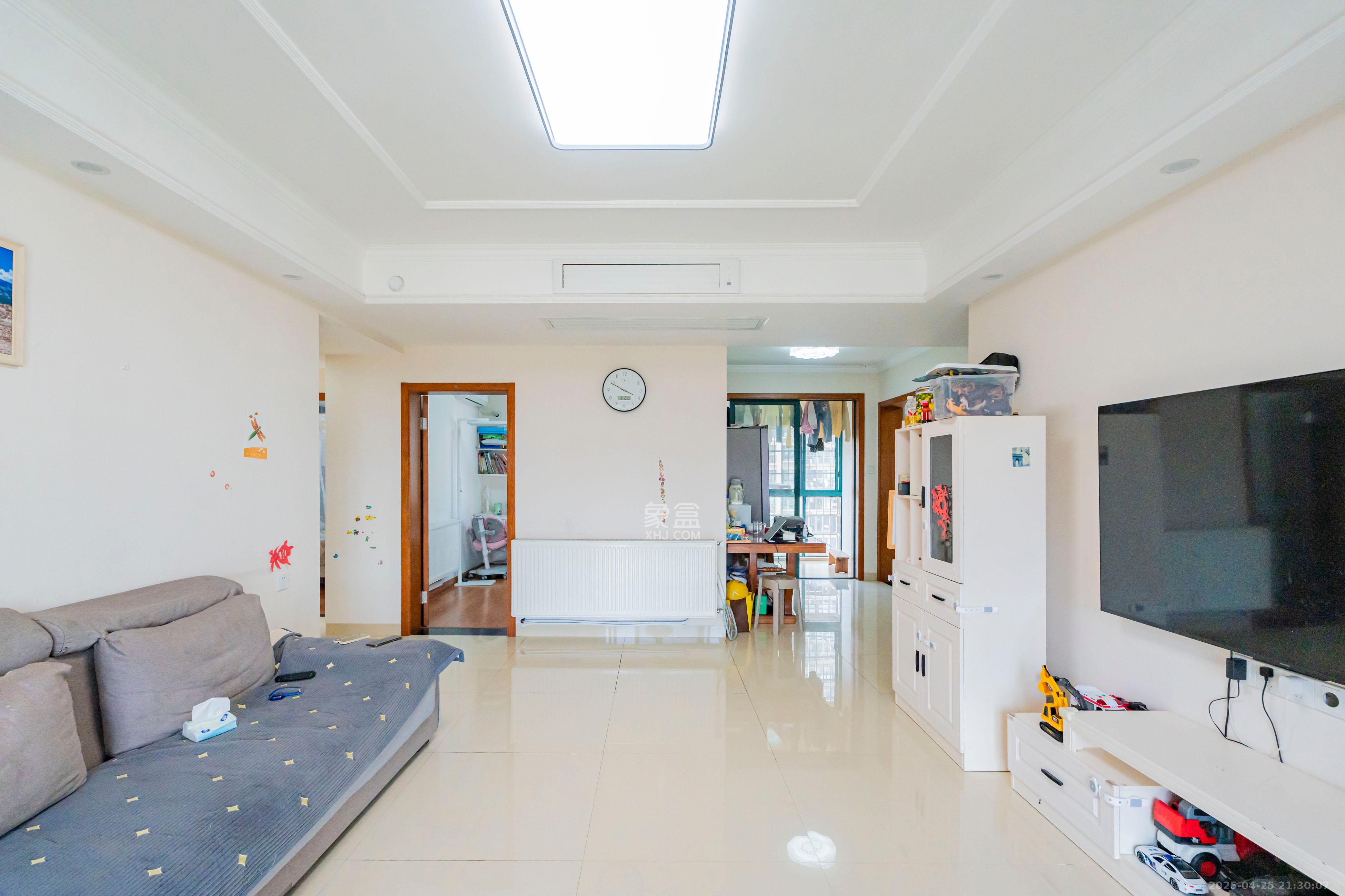 绿洲花园  3室2厅2卫    112.8万 绿洲花园  3室2厅2卫    112.8万客厅