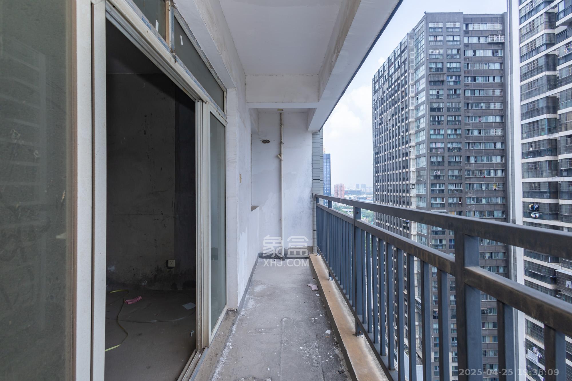 尚都花园城  4室2厅2卫    62.0万阳台