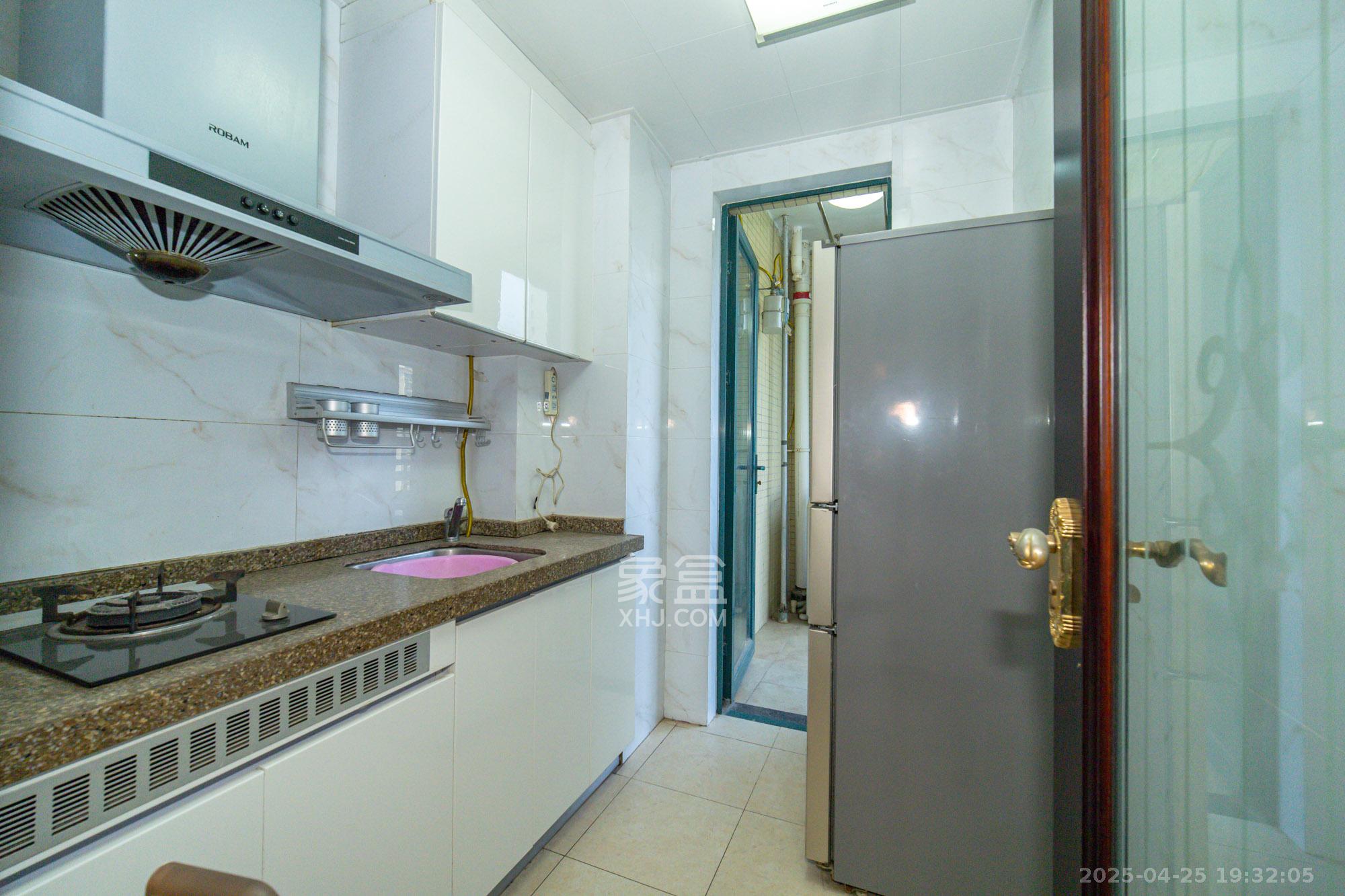 恒大翡翠华庭 1室2厅1卫 50.0万 恒大翡翠华庭 1室2厅1卫 50.0万厨房