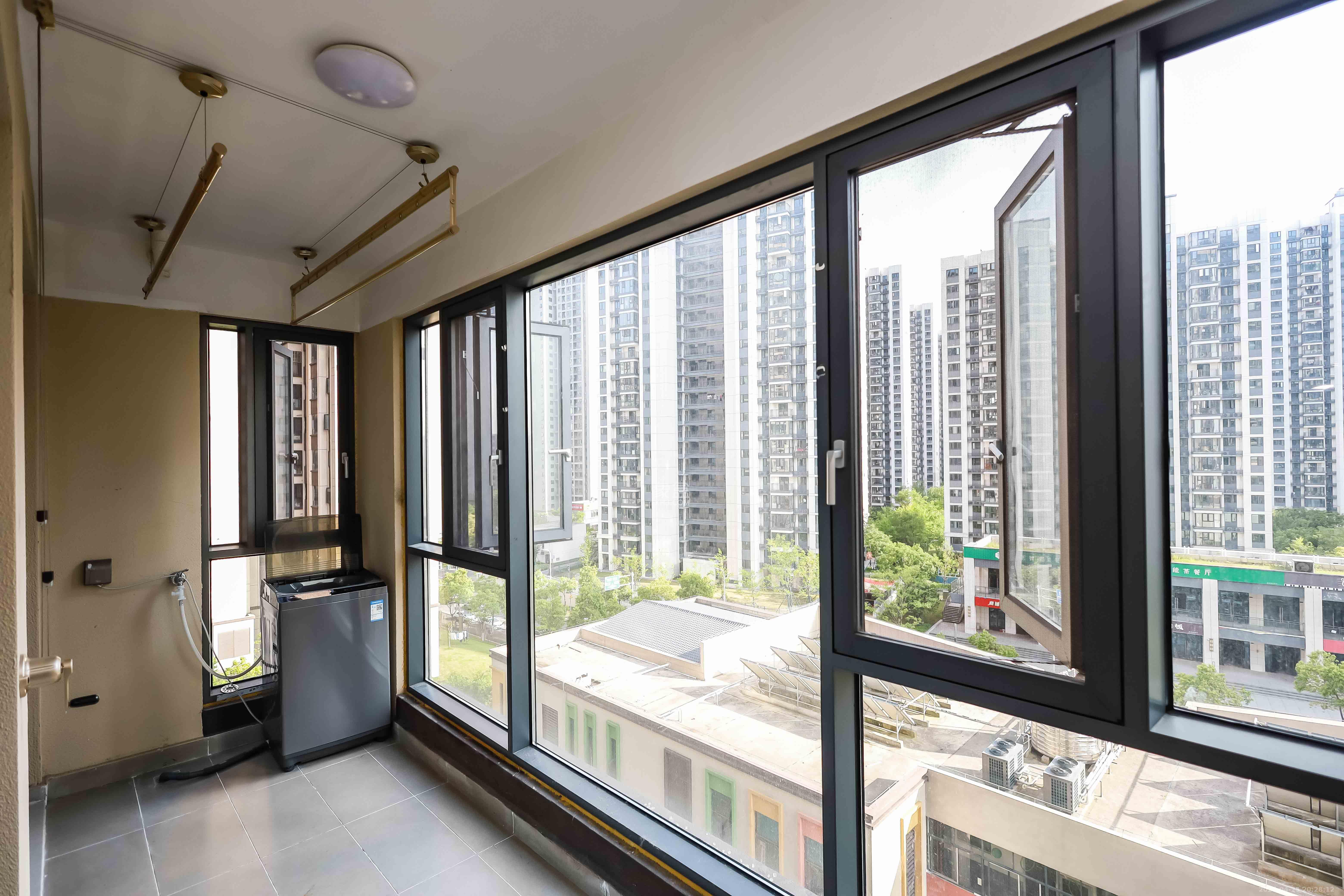 长沙美的麓府 3室2厅2卫 98.0万 长沙美的麓府 3室2厅2卫 98.0万阳台