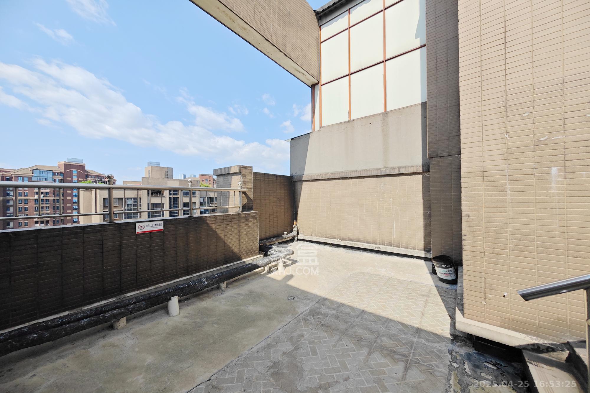 和卉家园 8室2厅4卫 396.0万 和卉家园 8室2厅4卫 396.0万其他