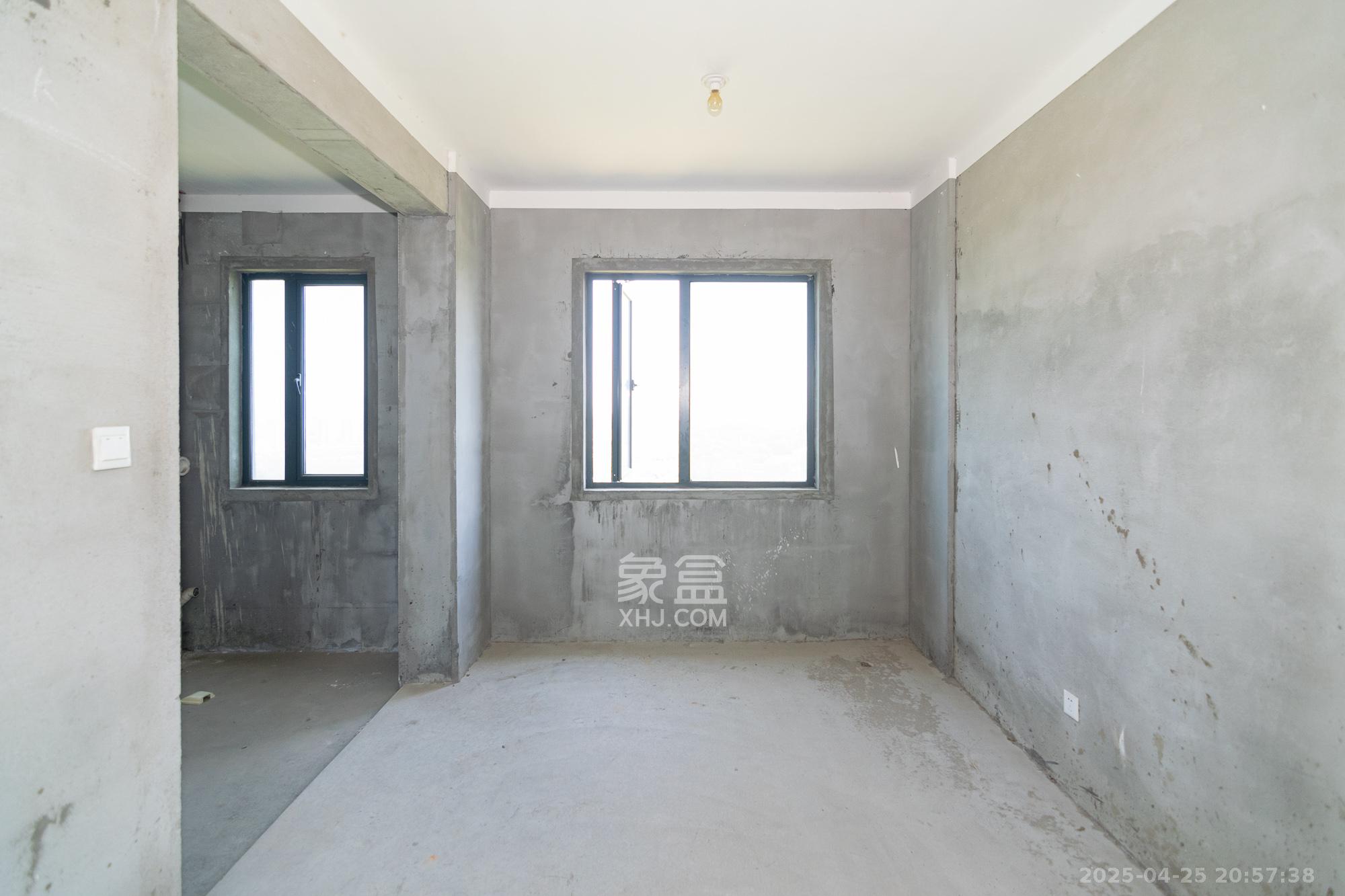 荣盛岳麓峰景 3室2厅2卫 85.0万 荣盛岳麓峰景 3室2厅2卫 85.0万客厅