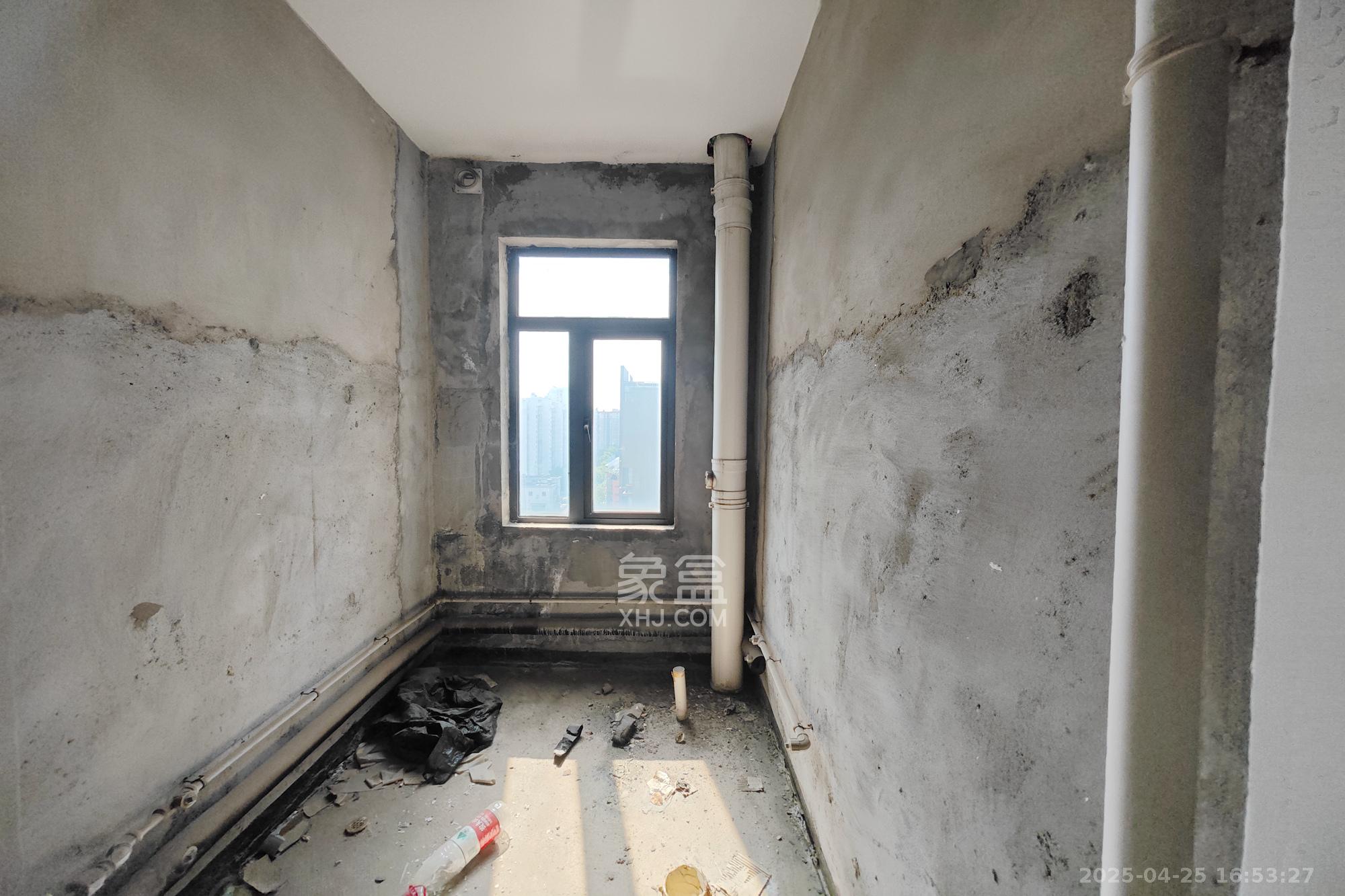 和卉家园 8室2厅4卫 396.0万 和卉家园 8室2厅4卫 396.0万其他