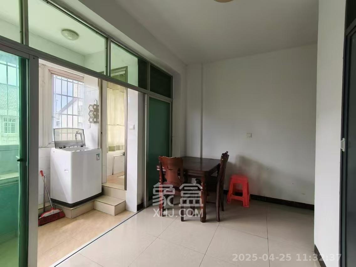 扬帆小区 1室1厅1卫 1500.0元/月 扬帆小区 1室1厅1卫 1500.0元/月室内图