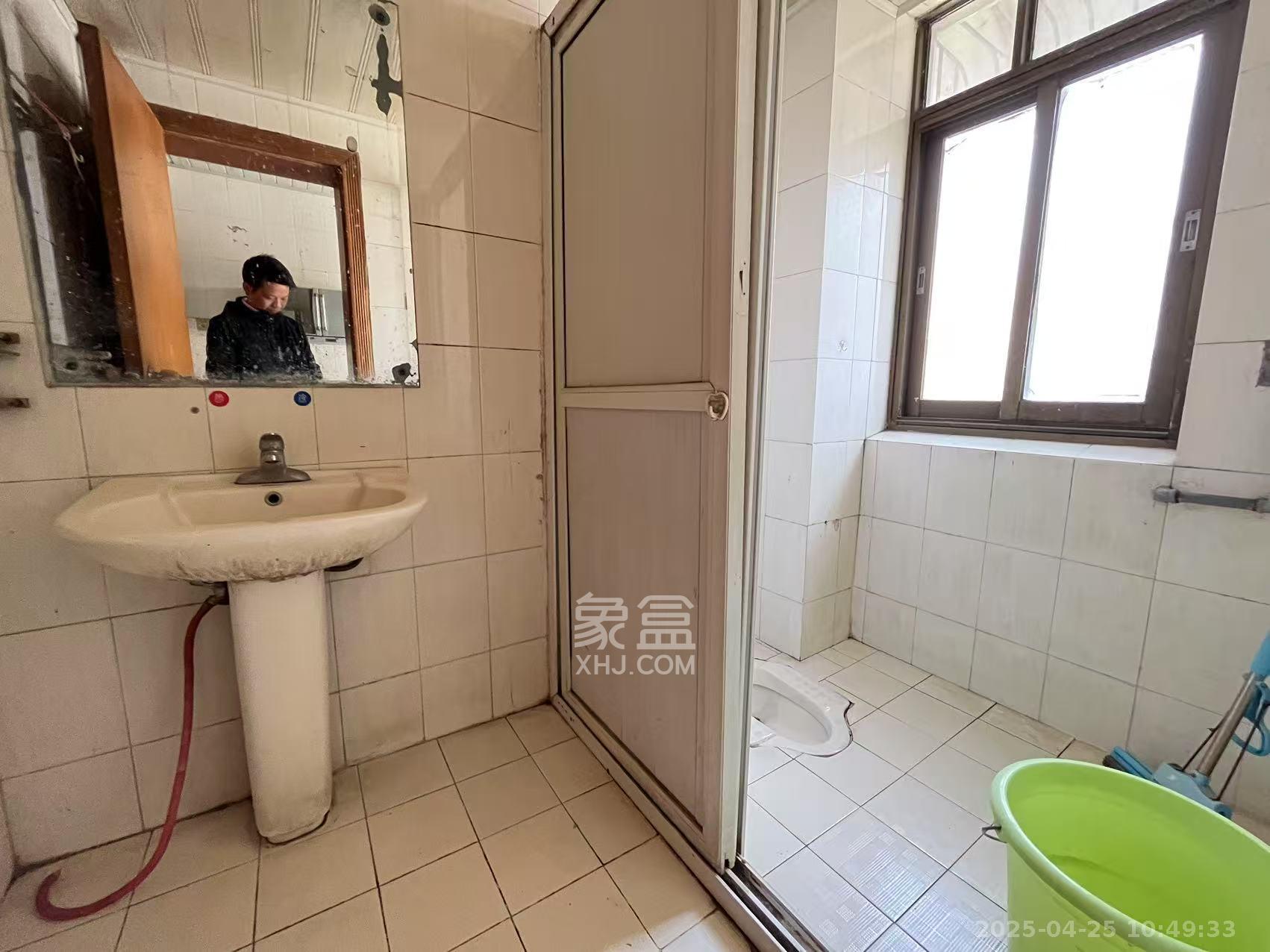 新湘路社区  3室2厅2卫    2600.0元/月室内图