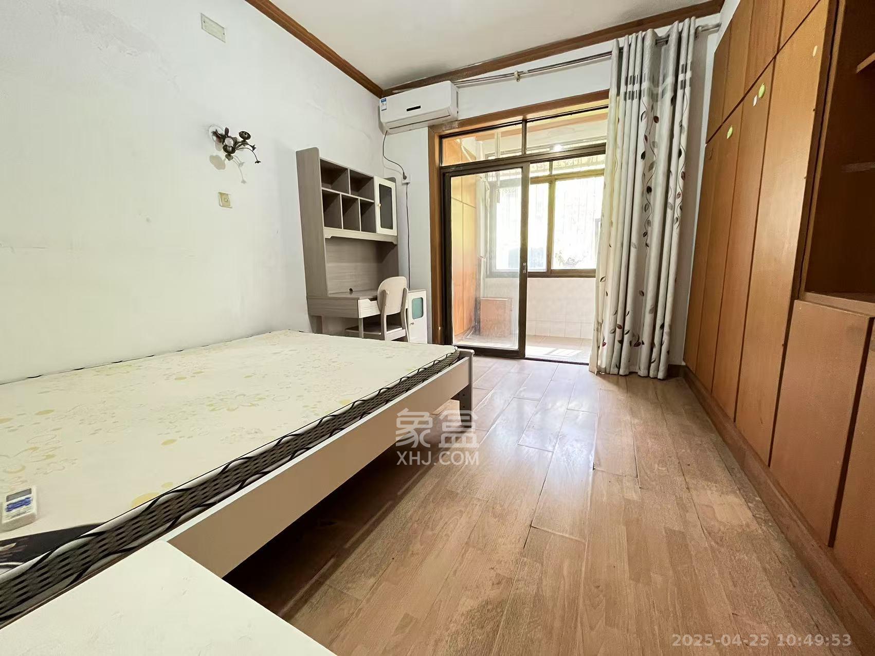 新湘路社区  3室2厅2卫    2600.0元/月室内图