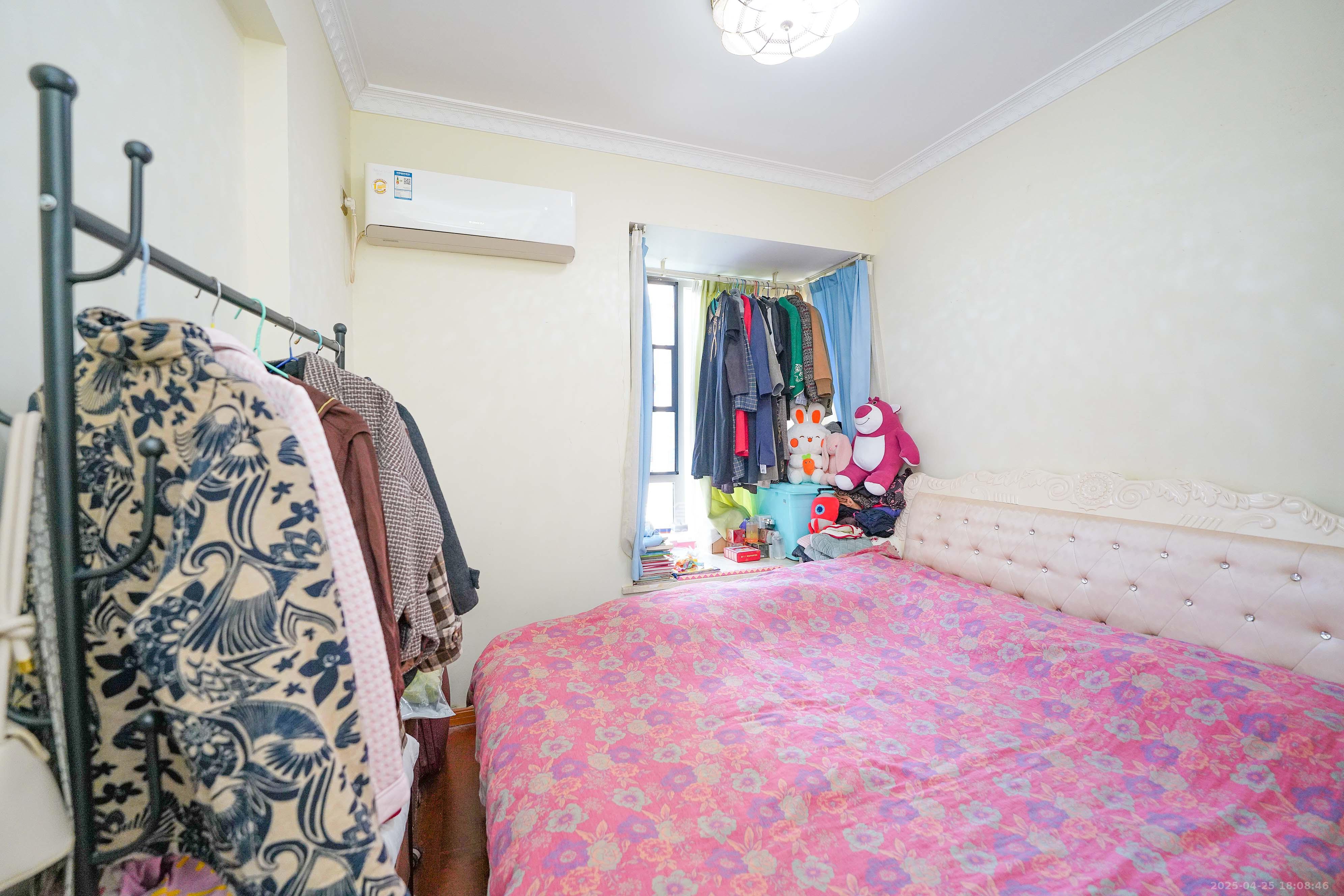 怡海星城 3室2厅2卫 75.0万 怡海星城 3室2厅2卫 75.0万卧室