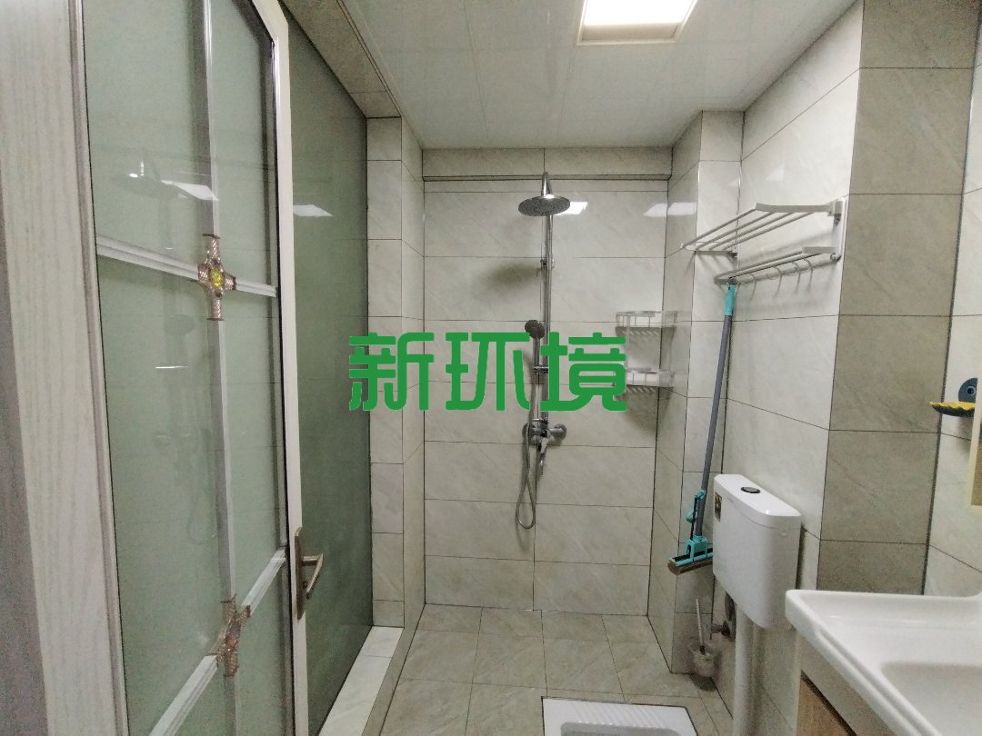 东方曼哈顿  1室1厅1卫   32.00万客厅