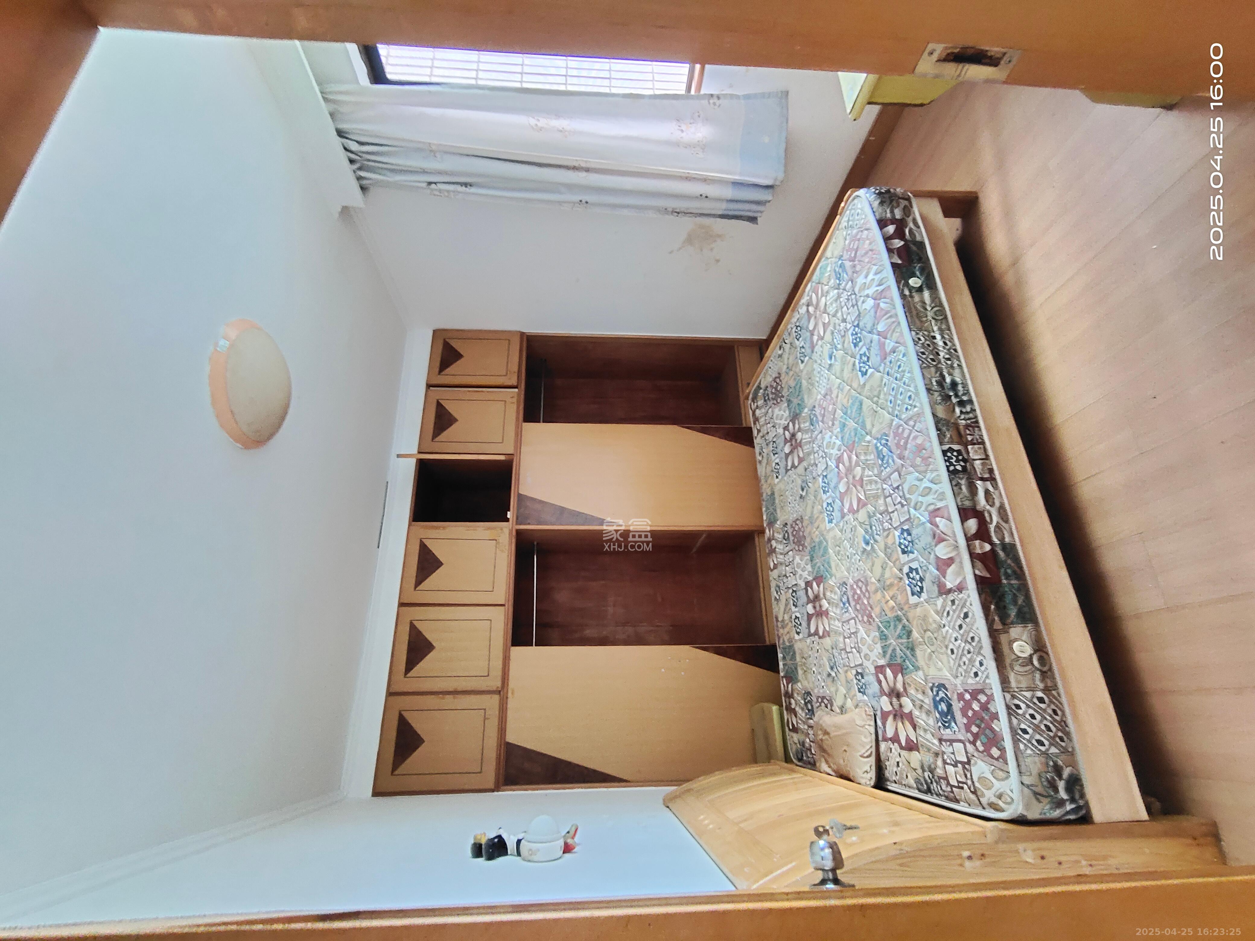 芙蓉广场农行单位宿舍  3室1厅1卫   2800.00元/月室内图