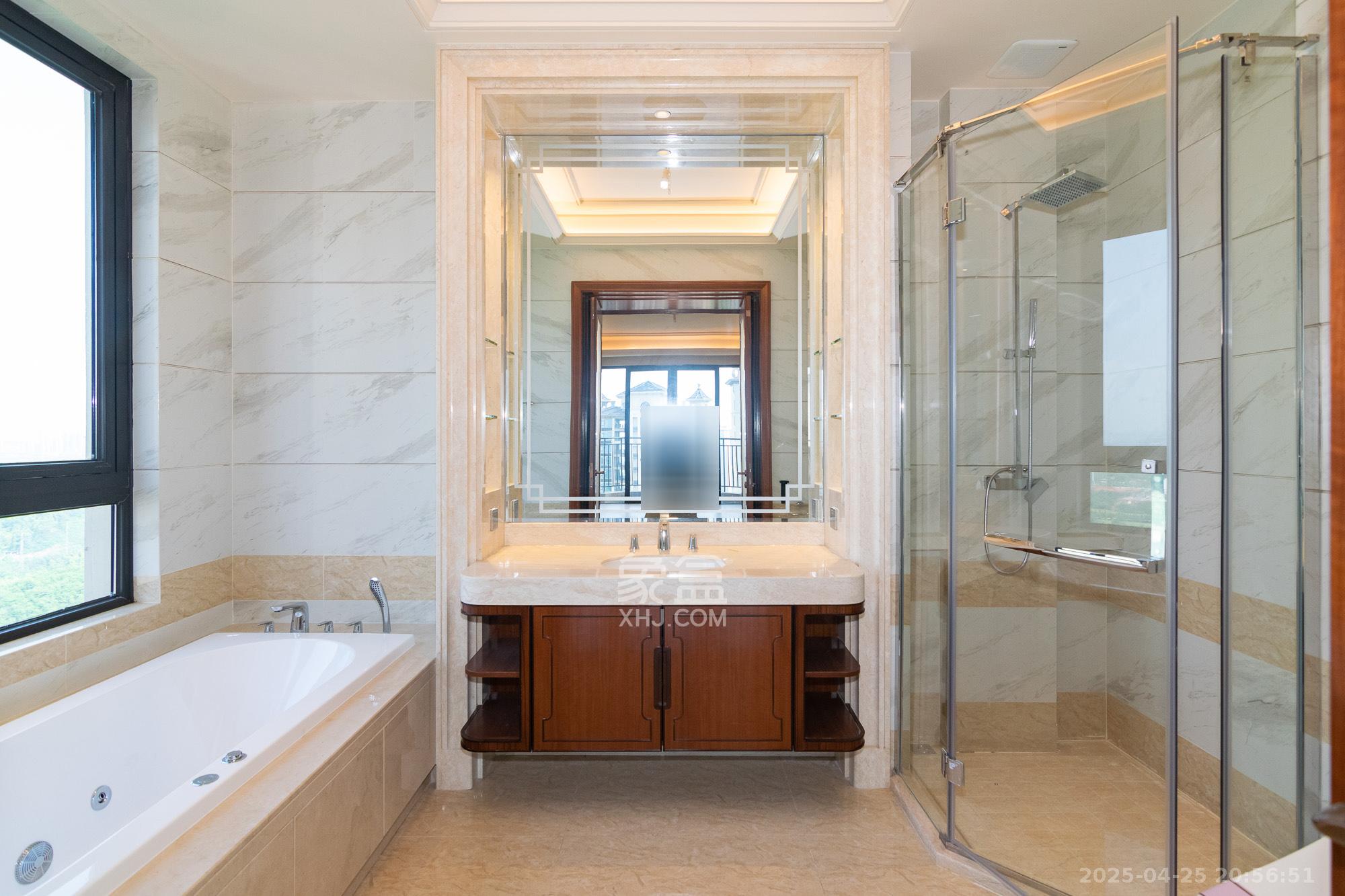 星河湾  4室2厅3卫    368.0万 星河湾  4室2厅3卫    368.0万卫生间