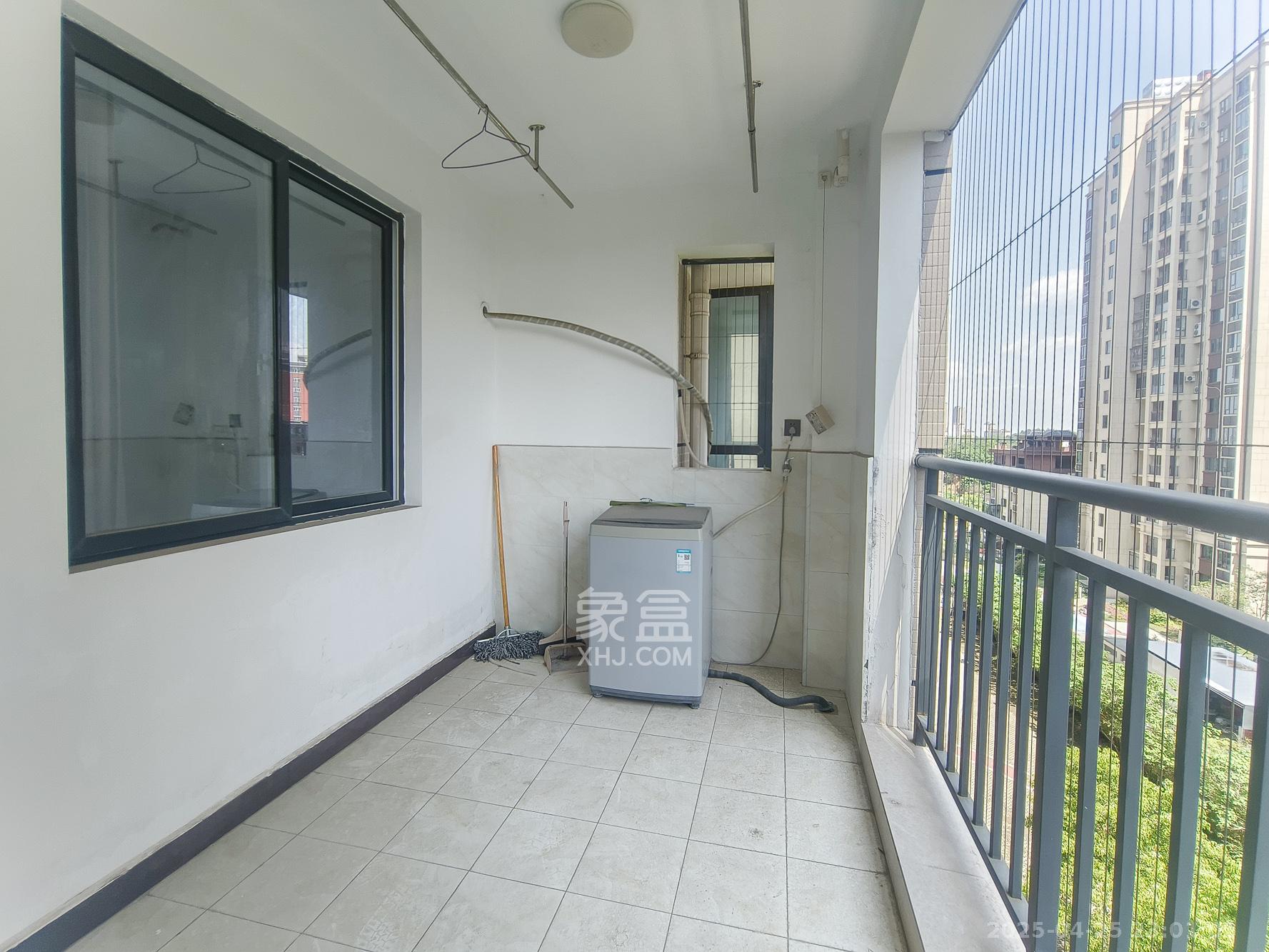 和悦城(蟠龙景苑) 3室3厅2卫 98.0万 和悦城(蟠龙景苑) 3室3厅2卫 98.0万阳台