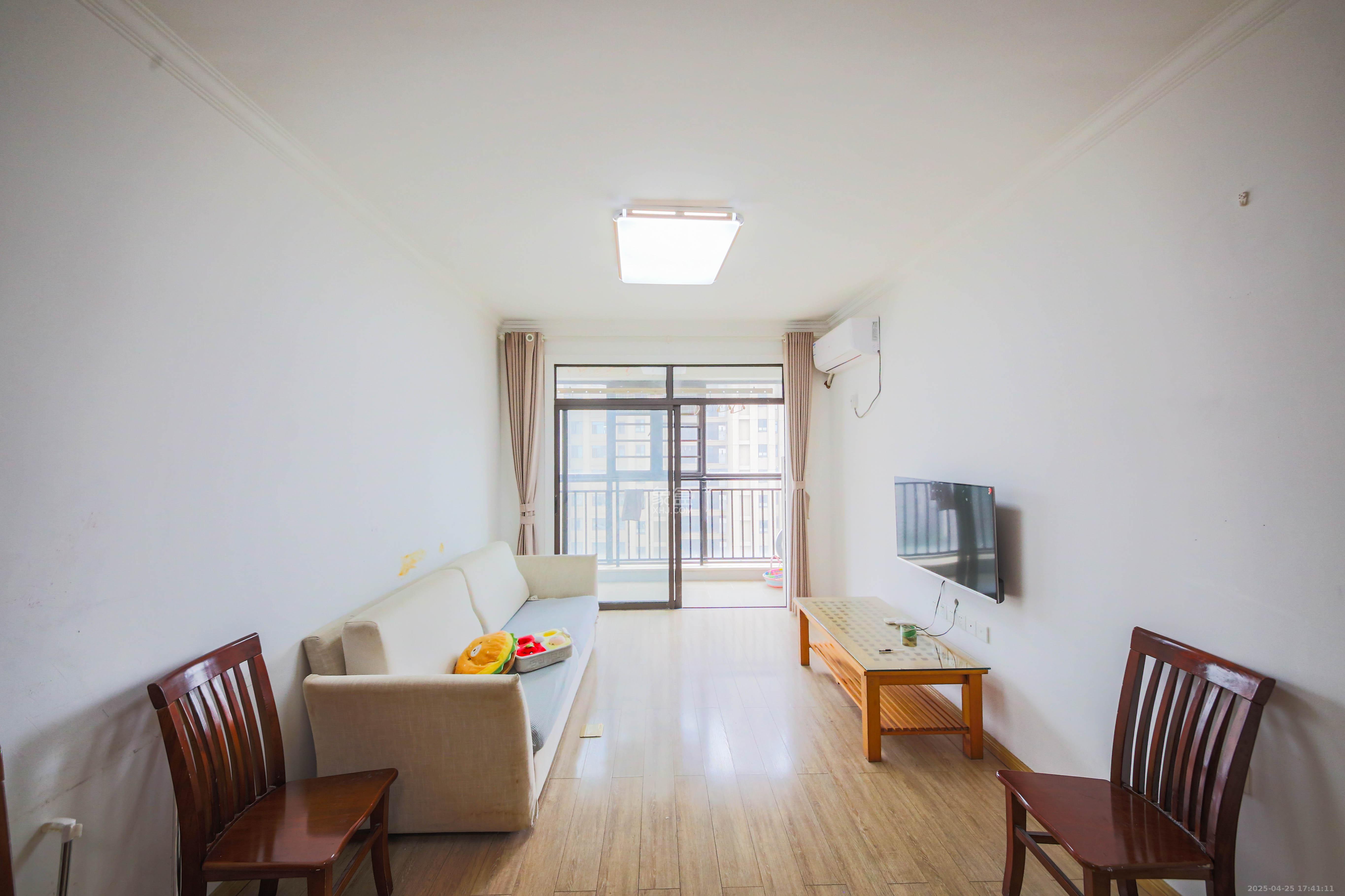 中建信和城  2室1厅1卫   105.00万客厅