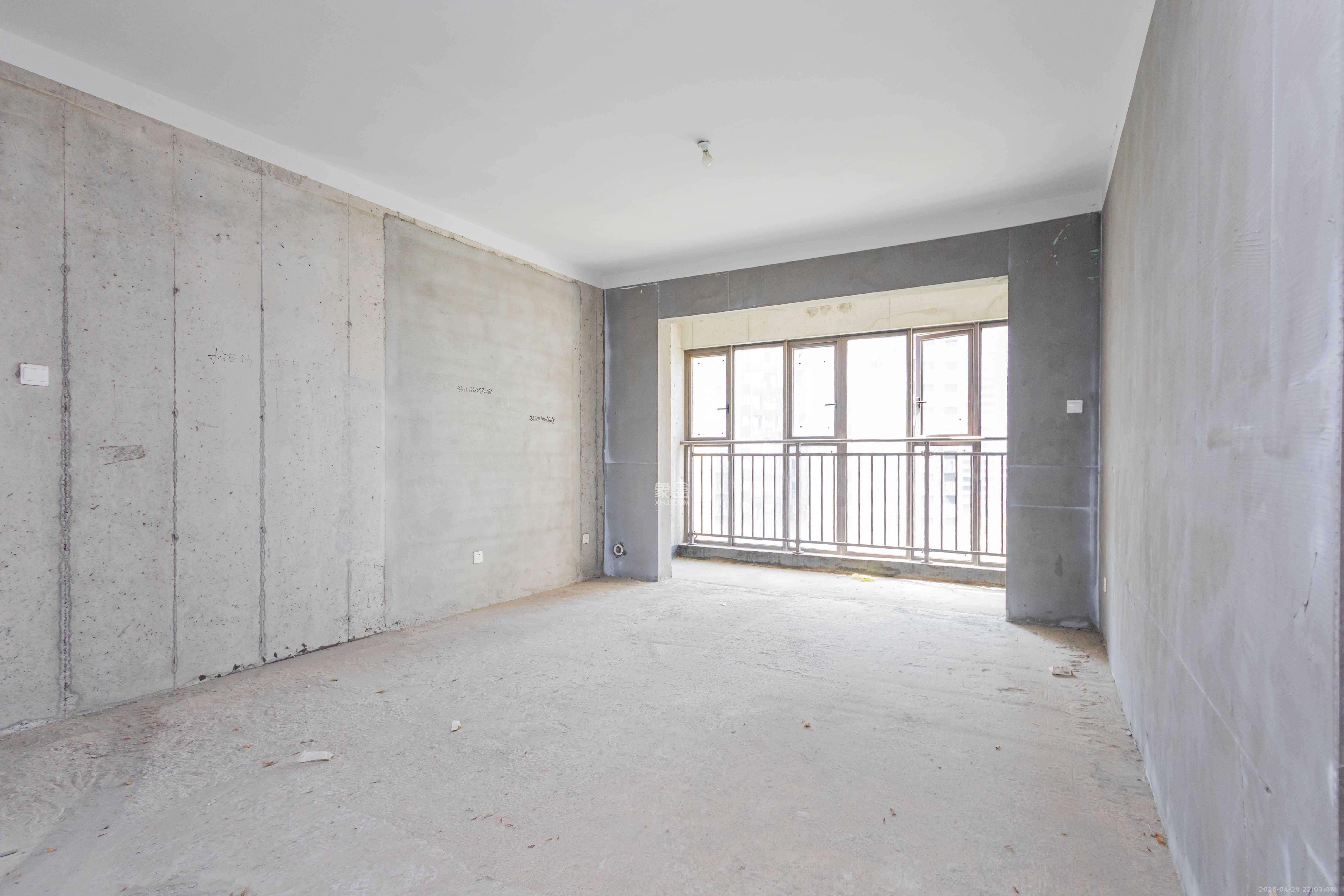 湘域芯城一期 4室2厅2卫 106.8万 湘域芯城一期 4室2厅2卫 106.8万客厅