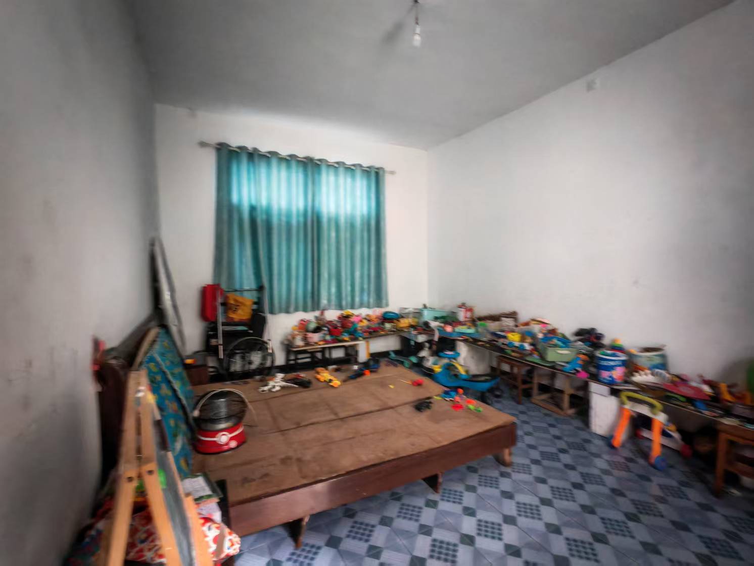 市中心散盘 7室2厅3卫 100.0万 市中心散盘 7室2厅3卫 100.0万客厅