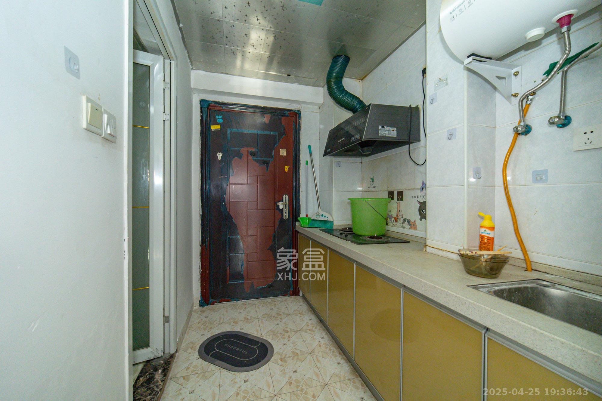 新长海广场 1室1厅1卫 18.0万 新长海广场 1室1厅1卫 18.0万厨房