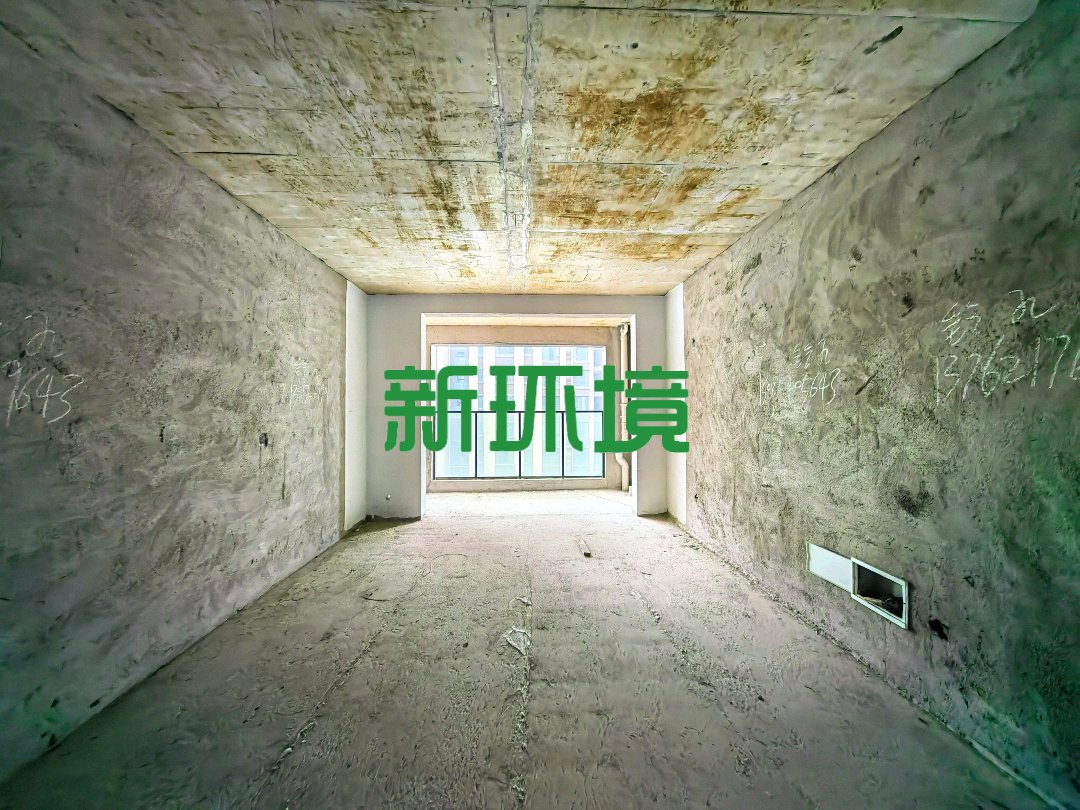 山水印象澜庭  4室2厅2卫   111.00万客厅