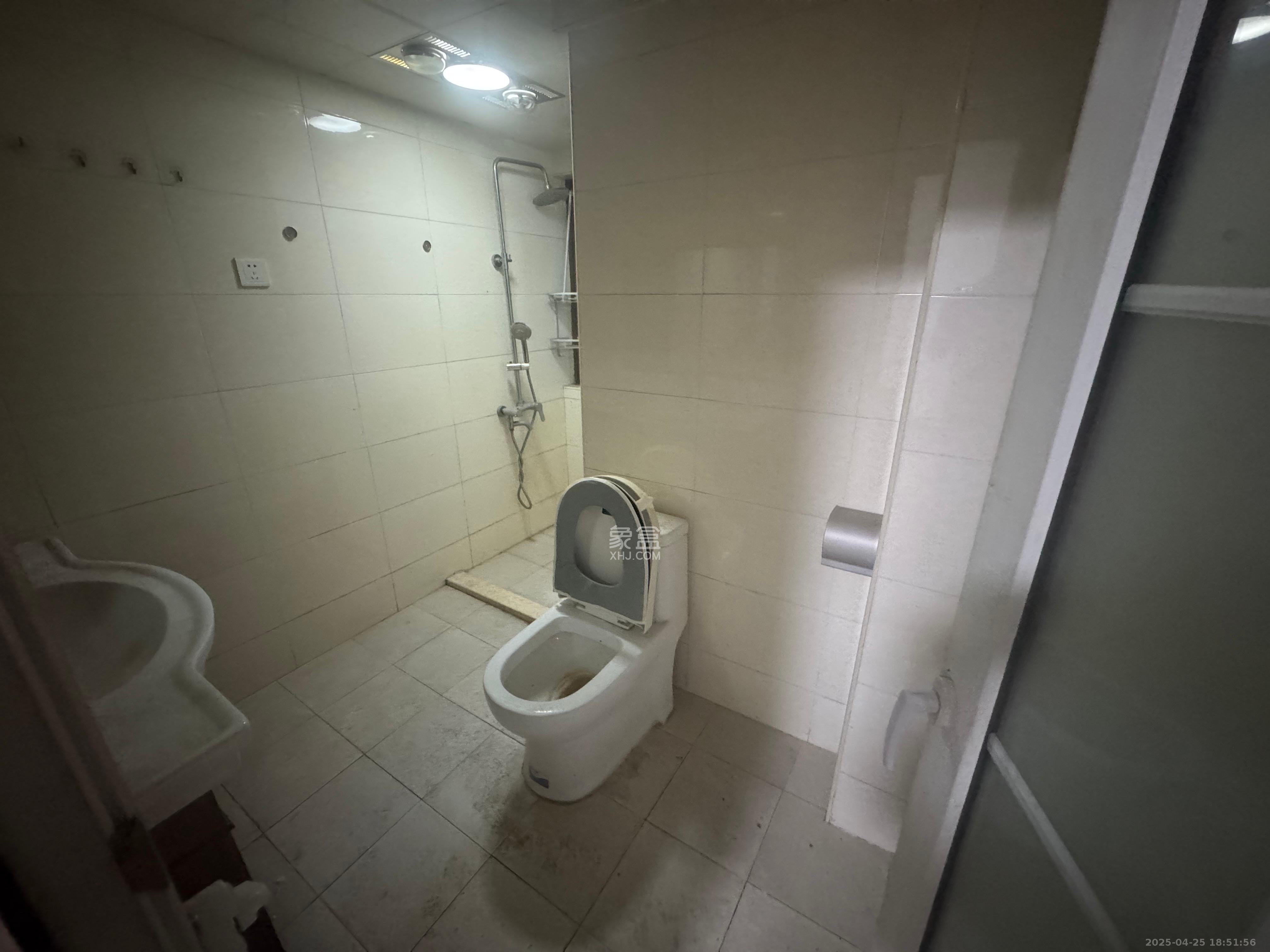 万象凯旋湾  3室2厅2卫   2600.00元/月室内图