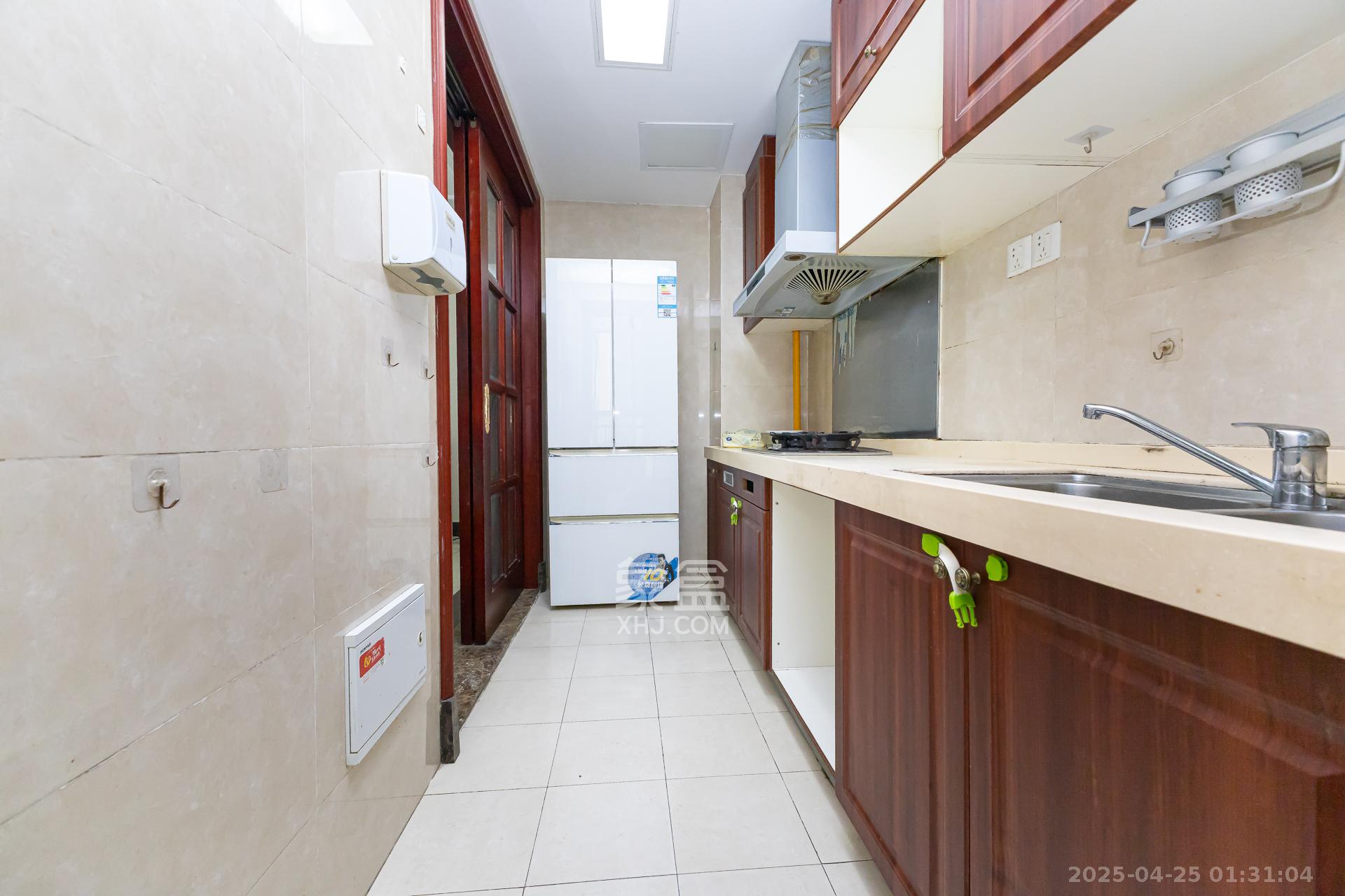 恒大名都 2室2厅1卫 49.8万 恒大名都 2室2厅1卫 49.8万厨房