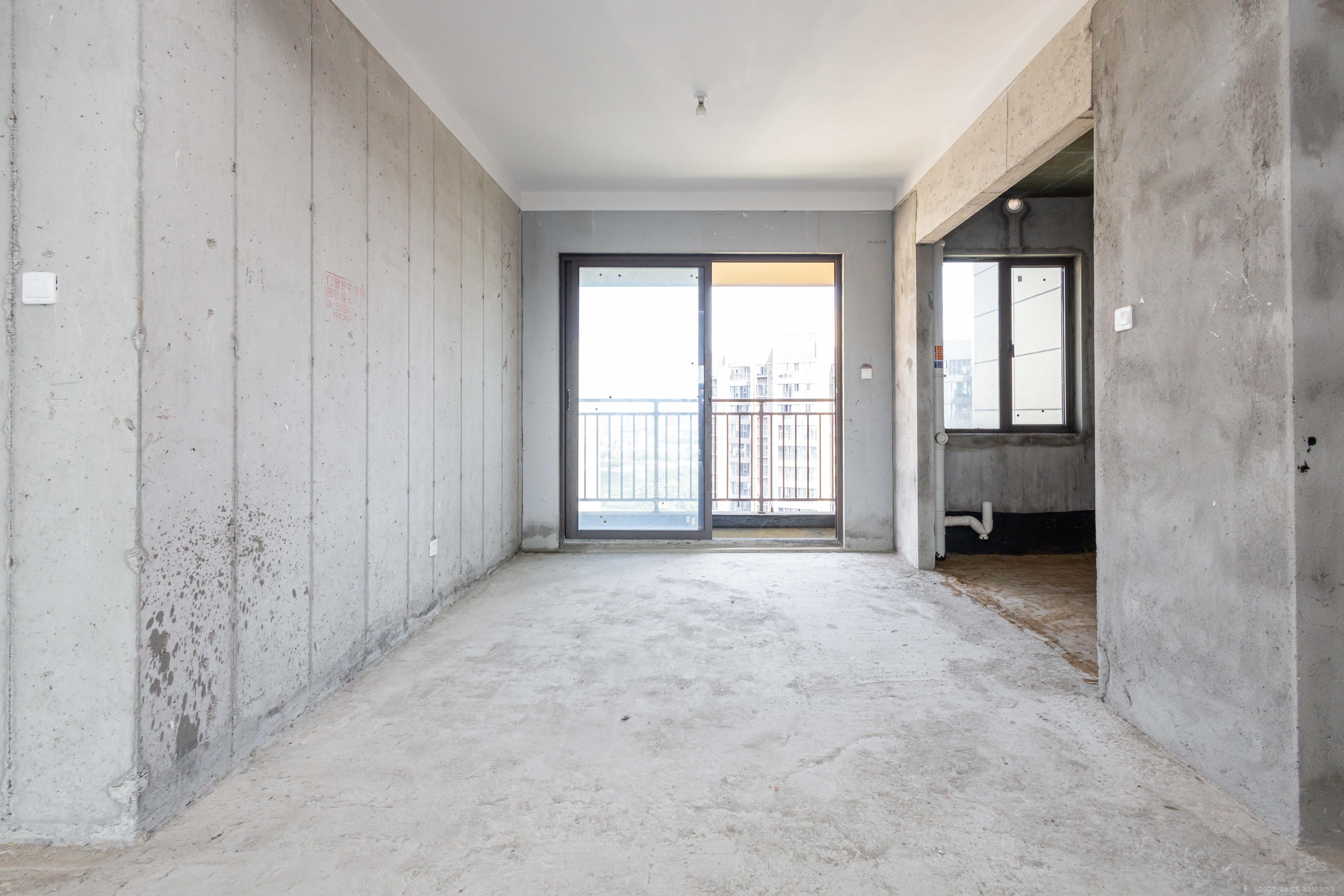 湘域芯城一期 4室2厅2卫 140.0万 湘域芯城一期 4室2厅2卫 140.0万客厅