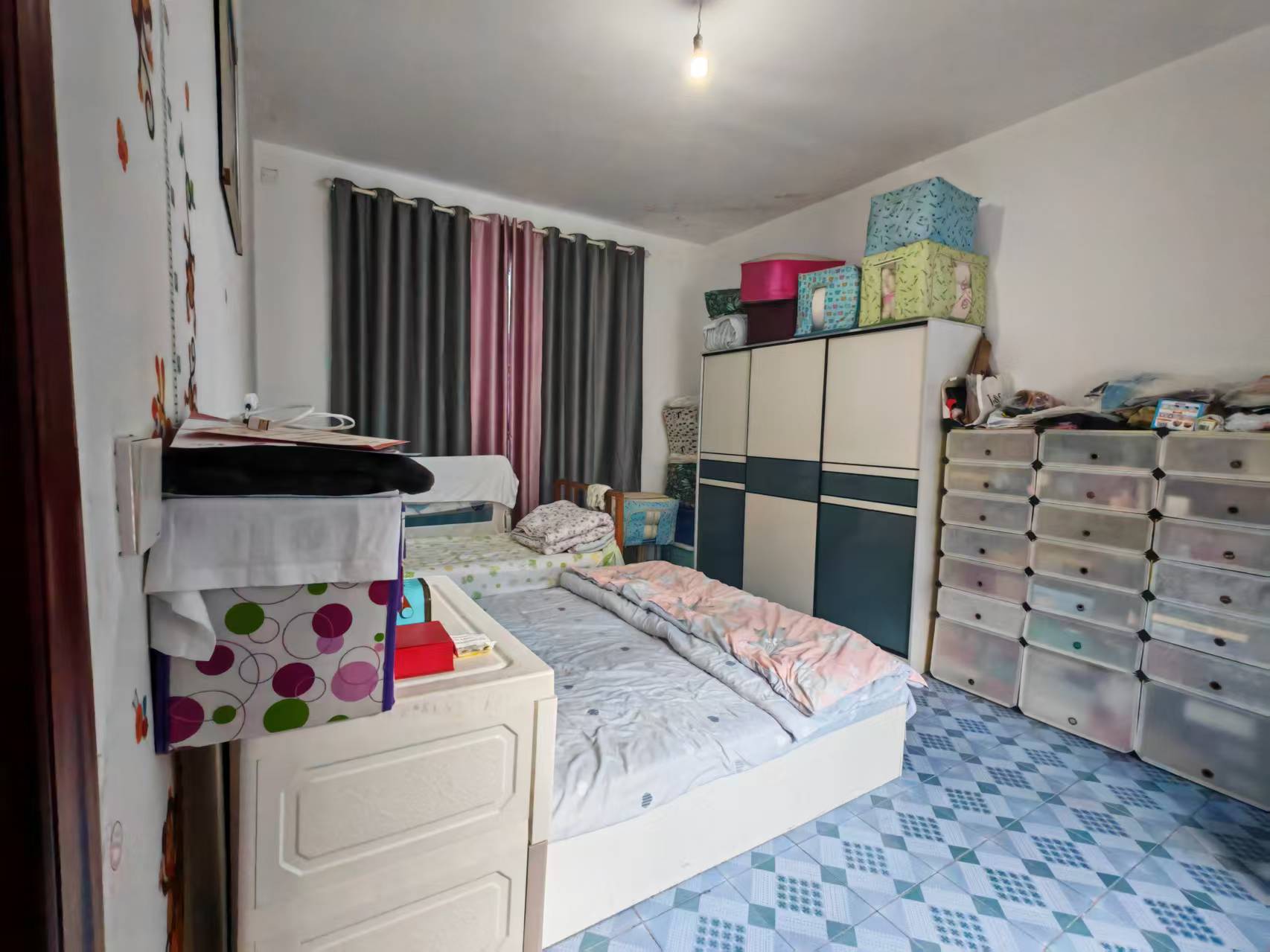 市中心散盘 7室2厅3卫 100.0万 市中心散盘 7室2厅3卫 100.0万客厅