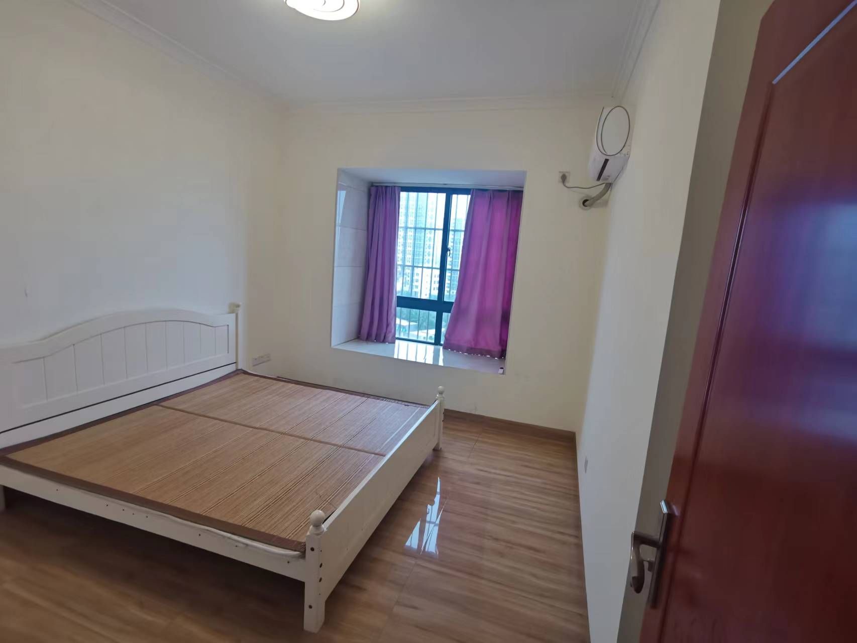 龙凤花园 2室2厅1卫 123.0万 龙凤花园 2室2厅1卫 123.0万客厅