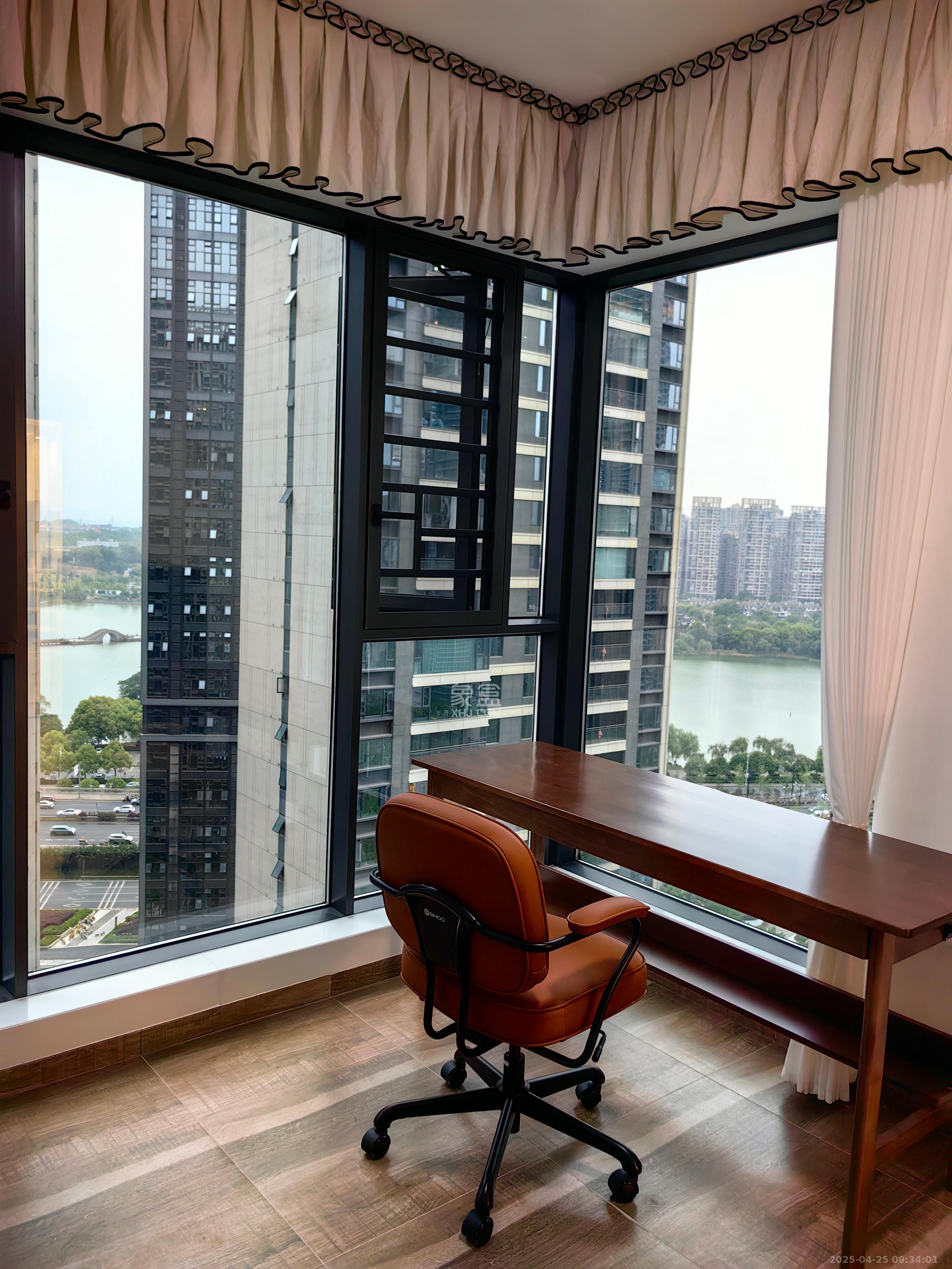 绿地V岛 4室2厅2卫 8800.0元/月 绿地V岛 4室2厅2卫 8800.0元/月室内图