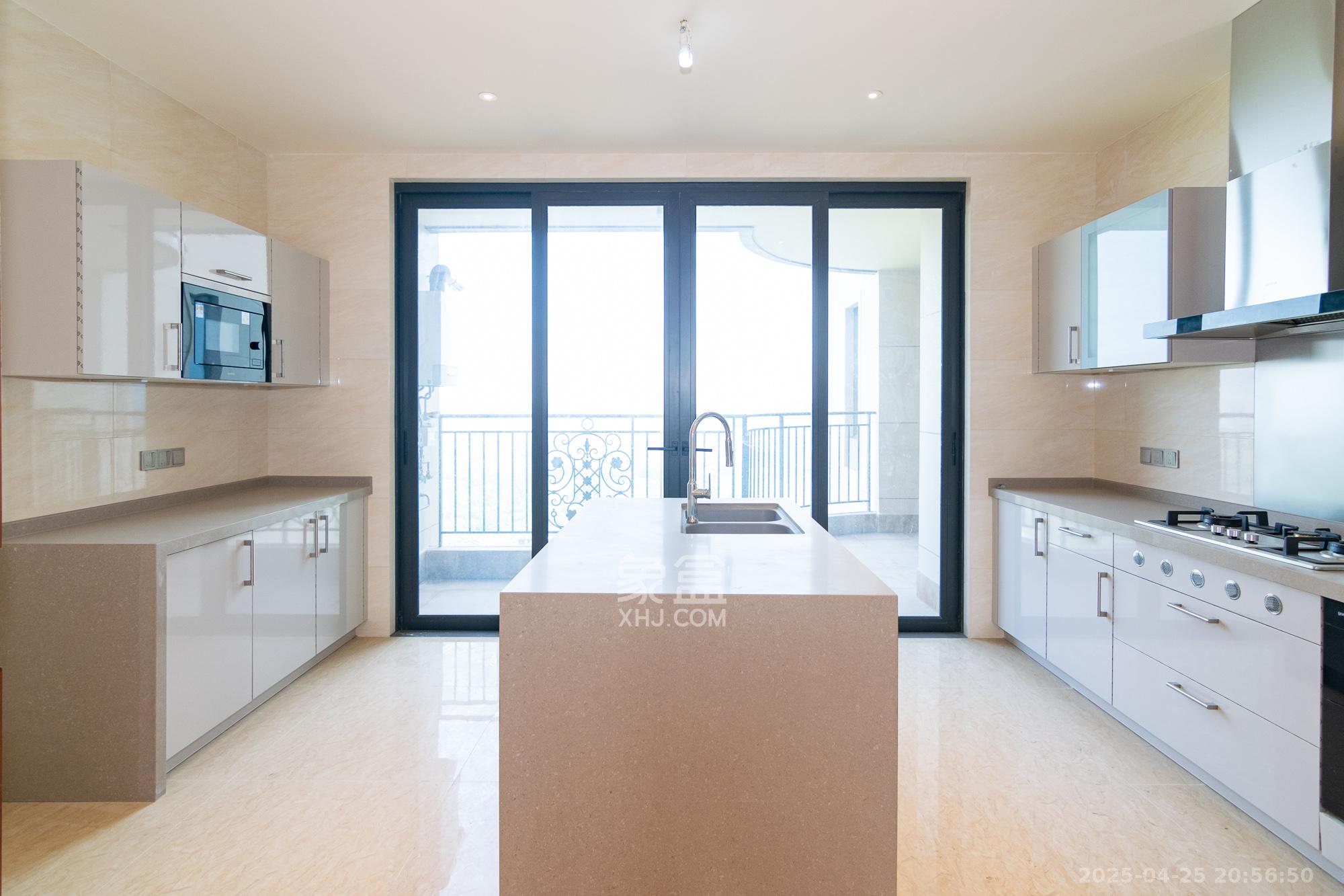 星河湾  4室2厅3卫    368.0万 星河湾  4室2厅3卫    368.0万厨房