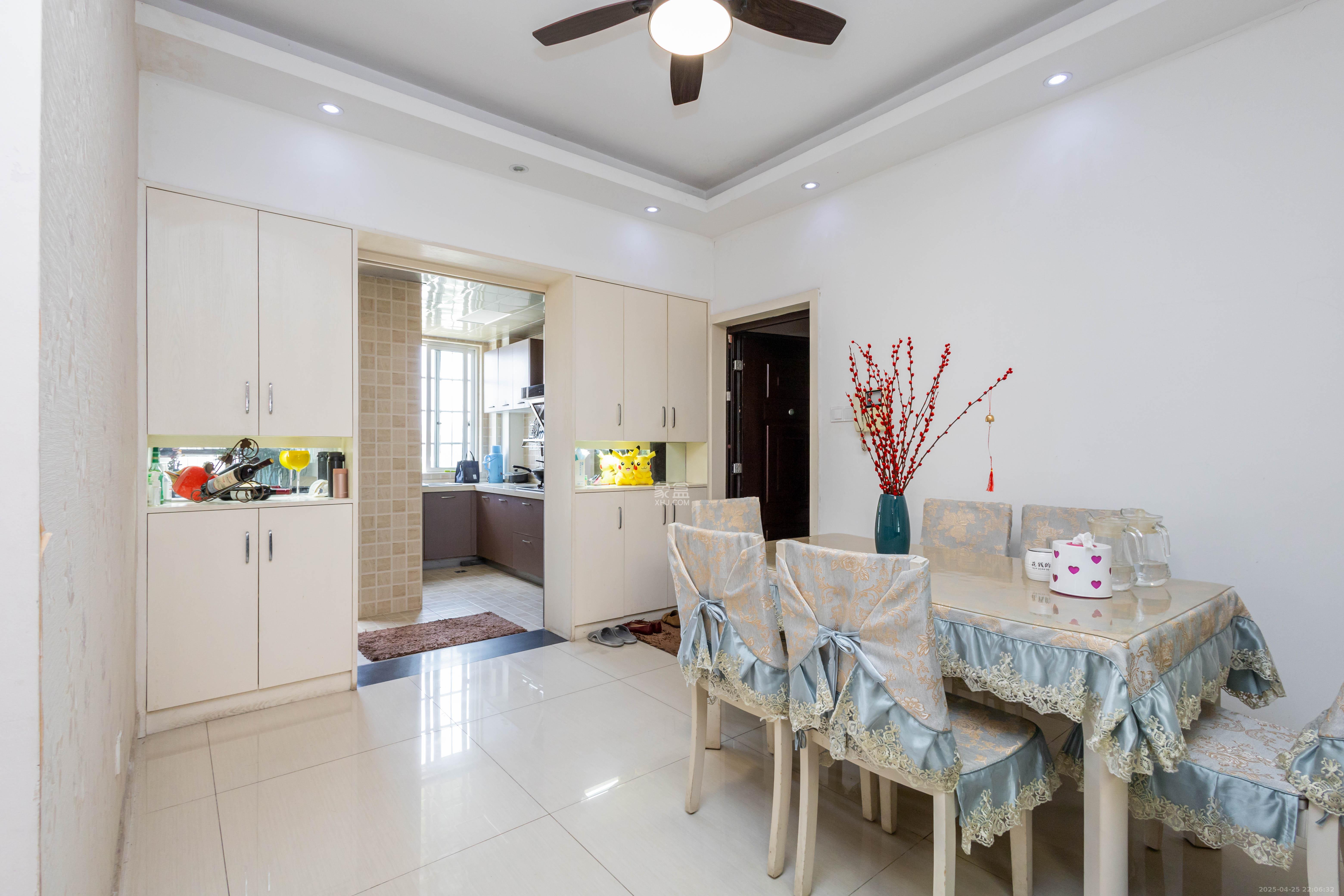 星城福邸(雄天朗郡) 3室2厅2卫 90.0万 星城福邸(雄天朗郡) 3室2厅2卫 90.0万客厅