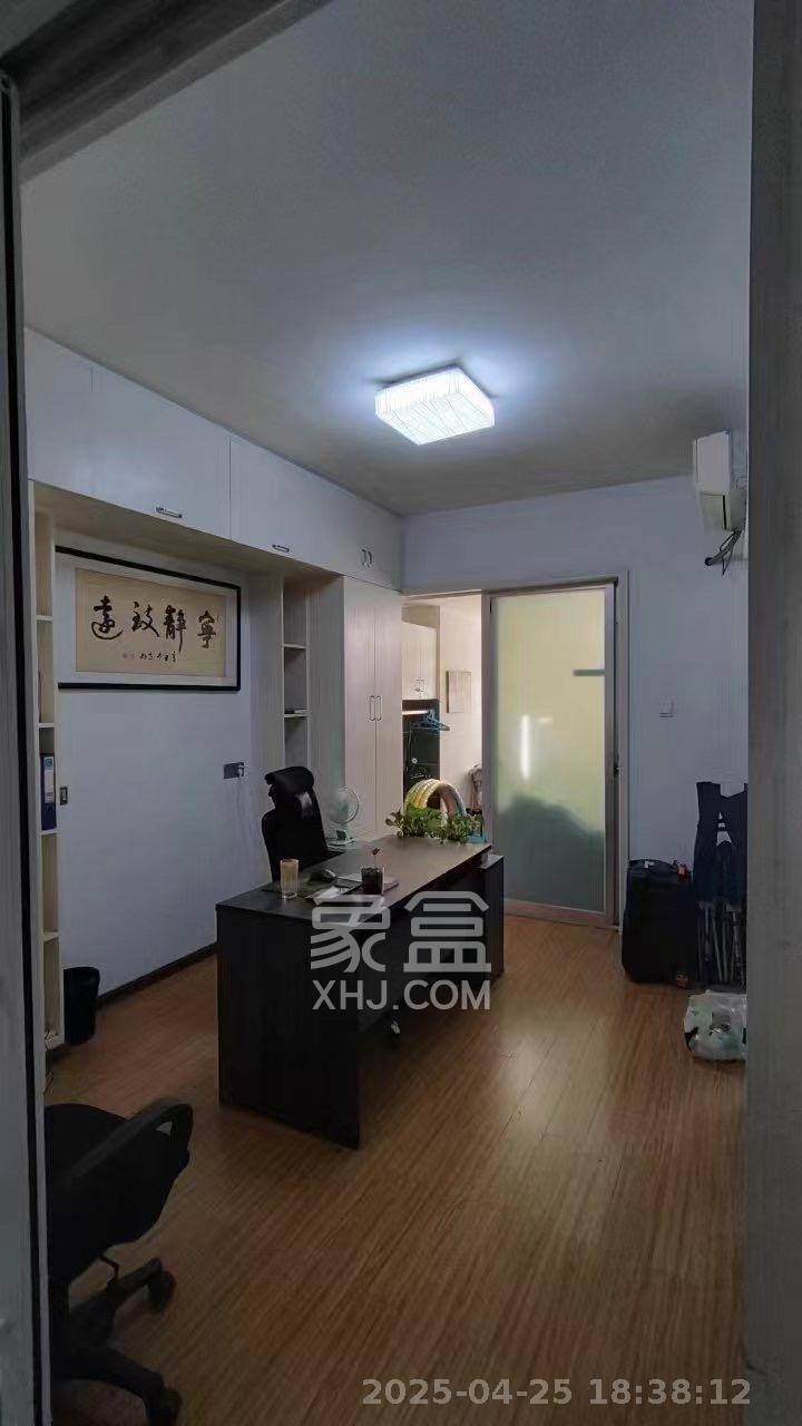 观湖公寓  1室1厅1卫   2400.00元/月室内图