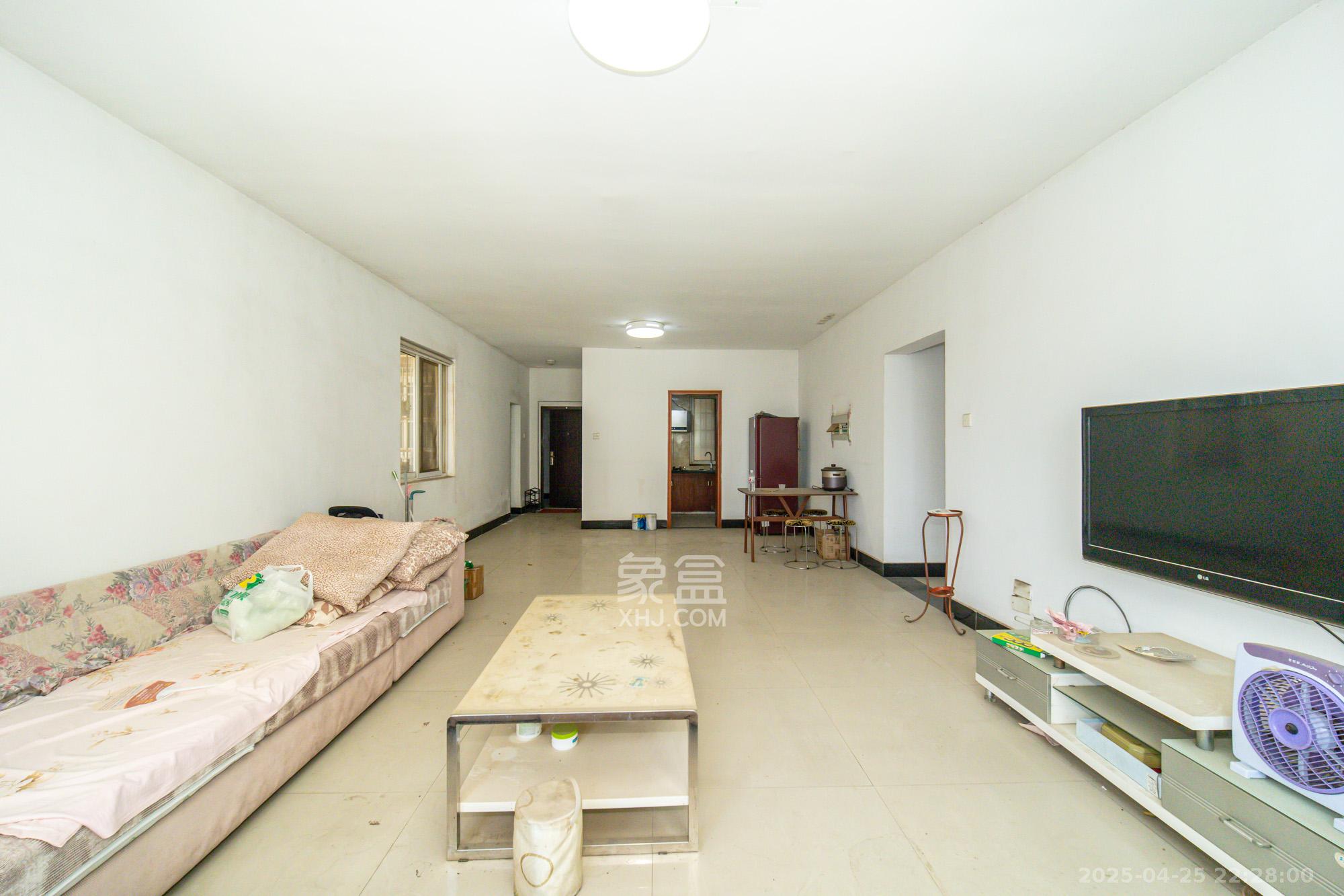 开源鑫阁 4室2厅2卫 74.0万 开源鑫阁 4室2厅2卫 74.0万客厅