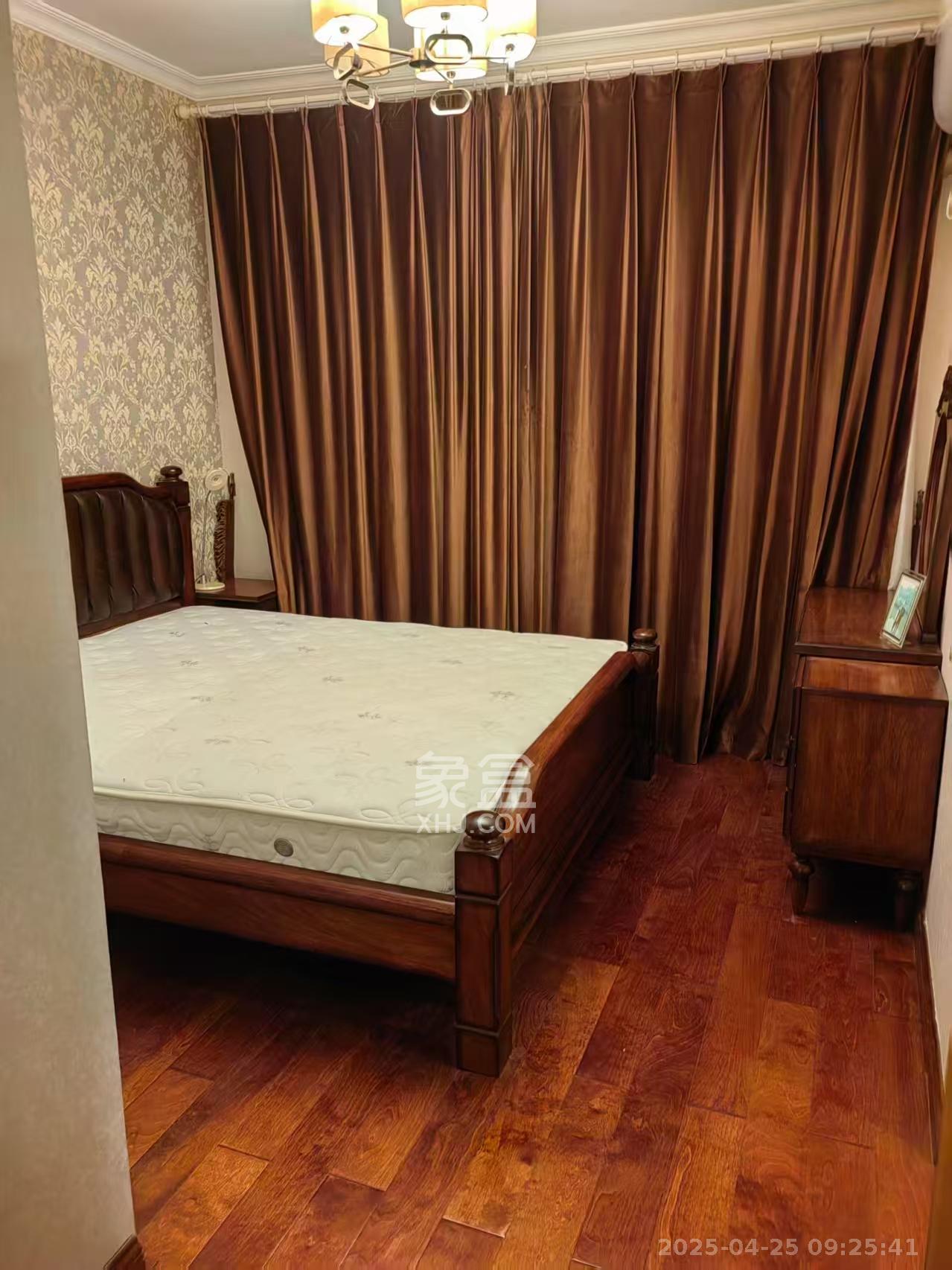 双湾国际（湘江御景花园）  3室2厅2卫   3500.00元/月室内图