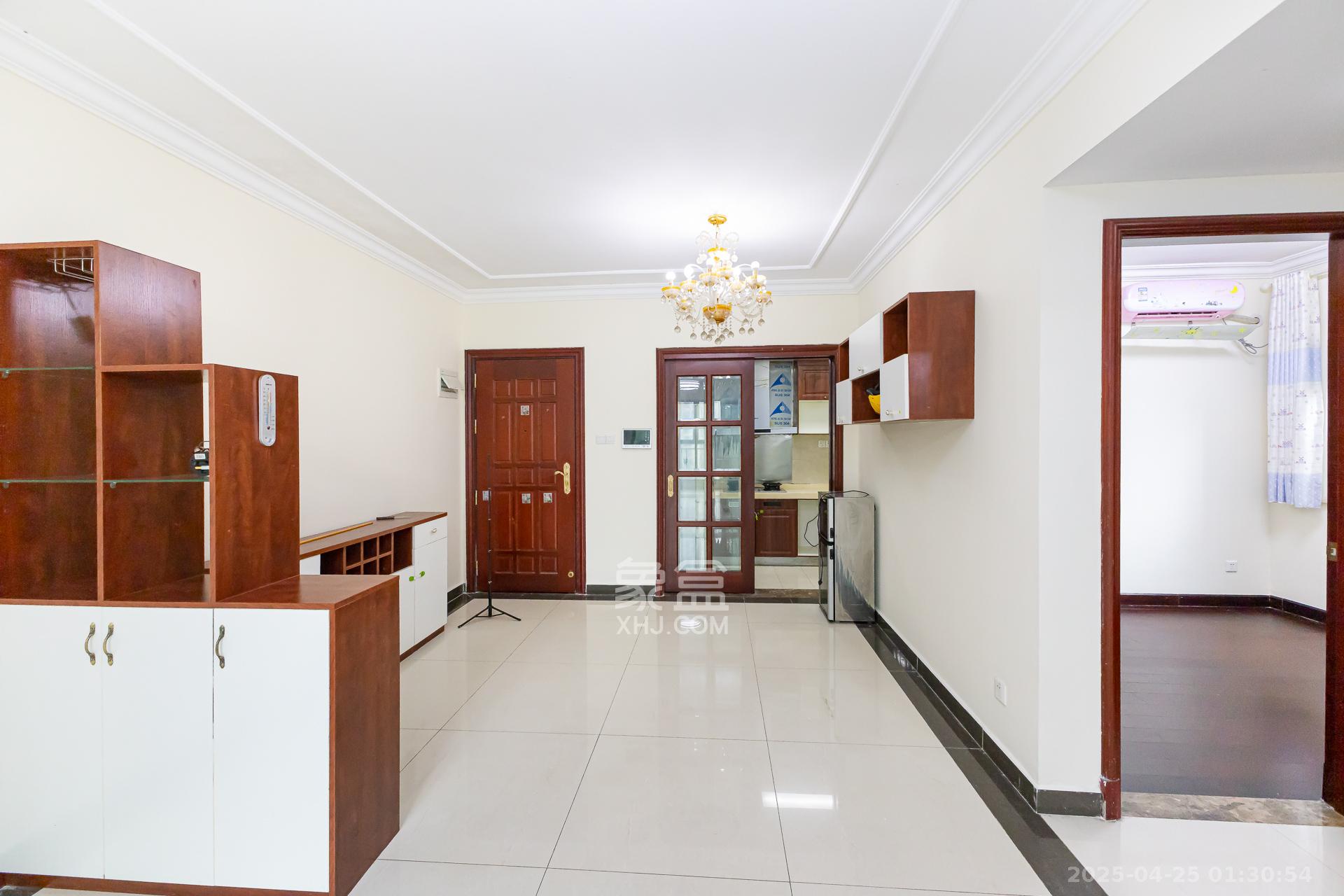 恒大名都 2室2厅1卫 49.8万 恒大名都 2室2厅1卫 49.8万客厅