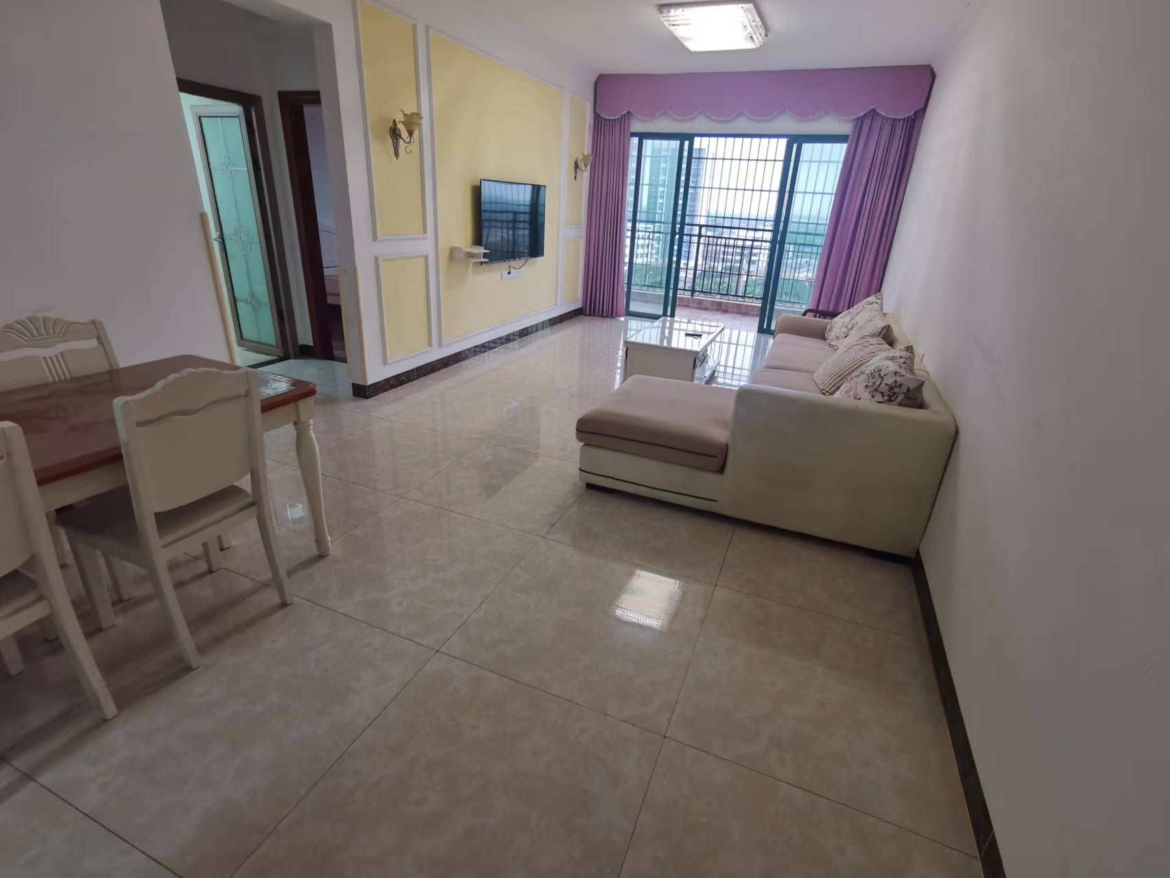 龙凤花园 2室2厅1卫 123.0万 龙凤花园 2室2厅1卫 123.0万客厅