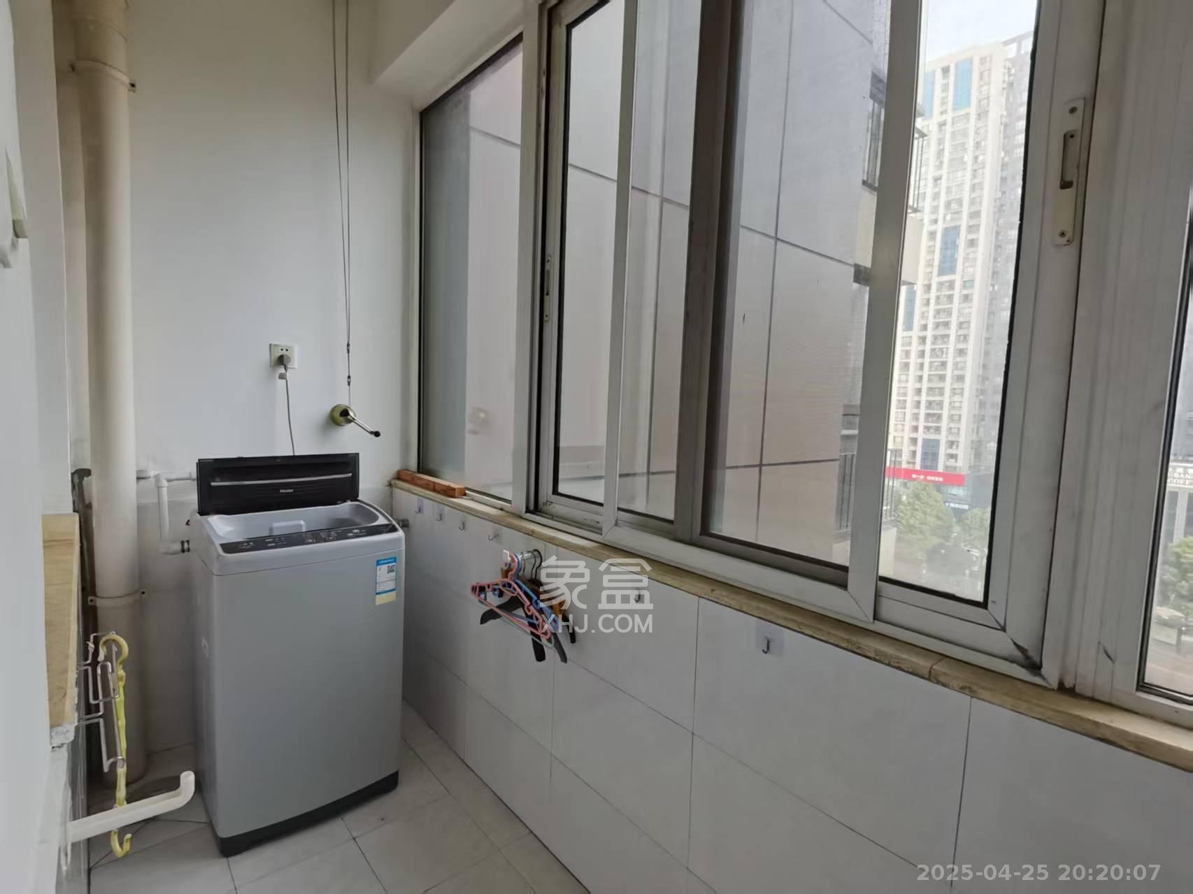 HC新城（建工集团单位房）  4室2厅2卫   3300.00元/月室内图