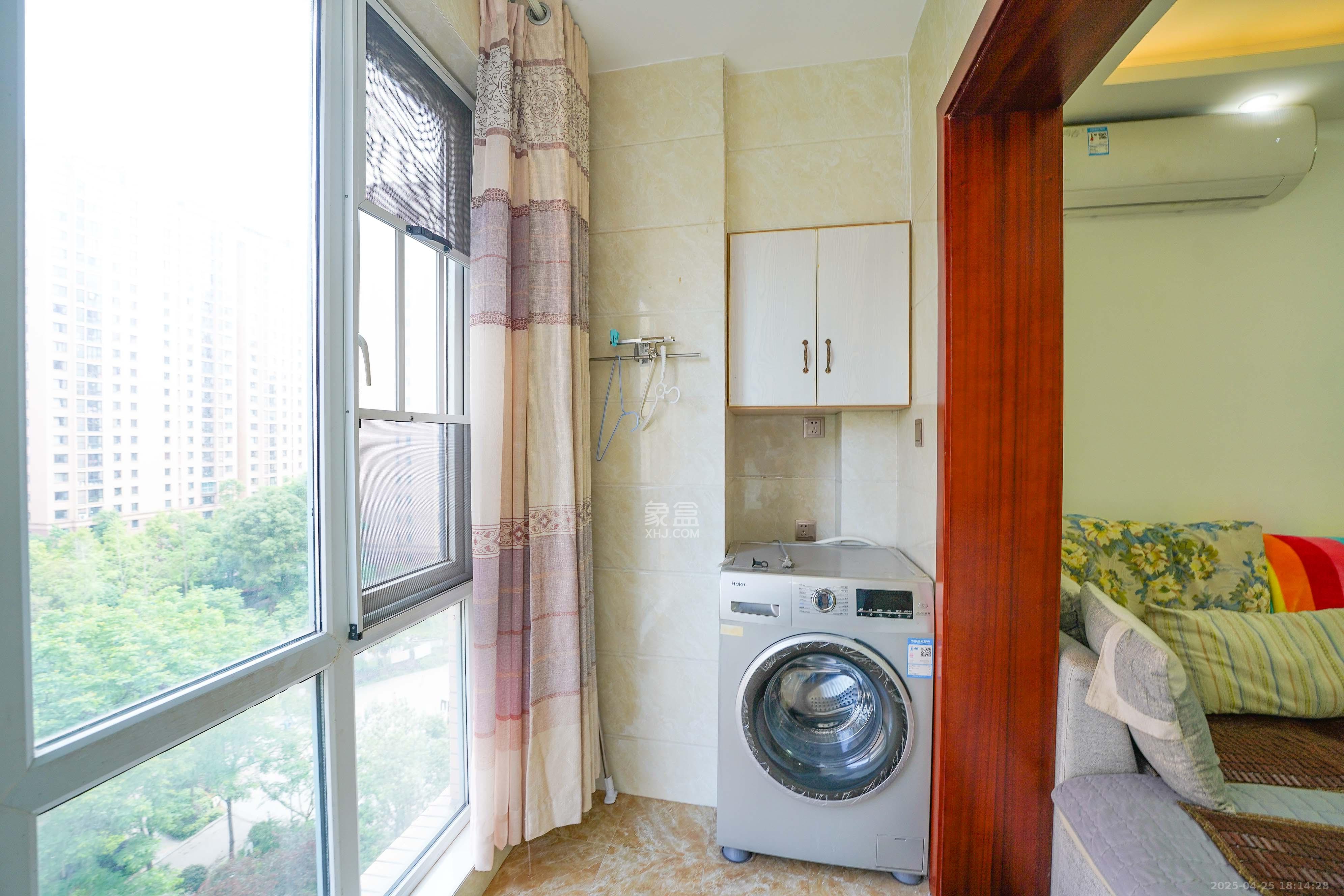 丽发新城  2室2厅1卫   68.00万阳台