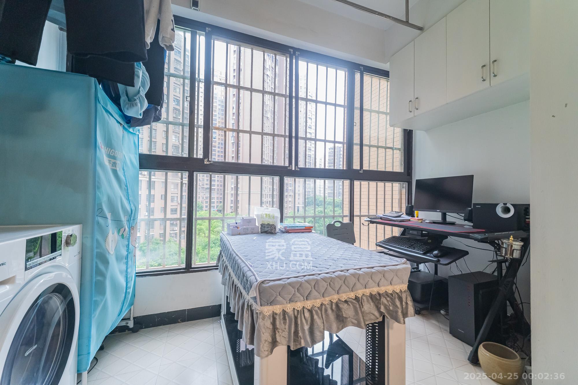 东方航标 3室2厅1卫 70.0万 东方航标 3室2厅1卫 70.0万阳台