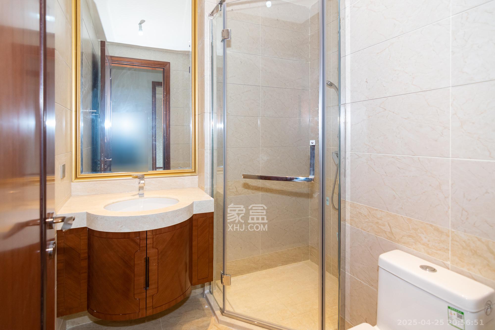 星河湾  4室2厅3卫    368.0万 星河湾  4室2厅3卫    368.0万卫生间