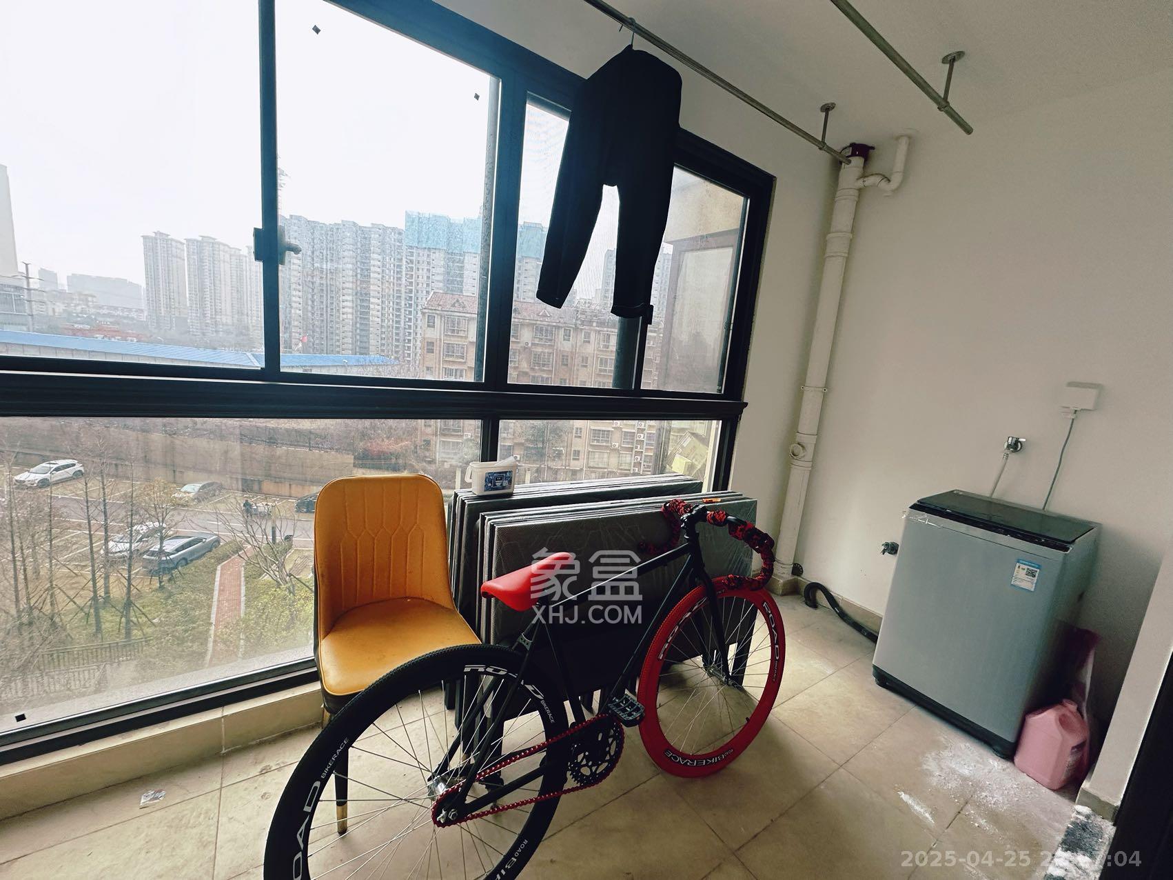 中海珑悦府  4室2厅2卫   3600.00元/月室内图