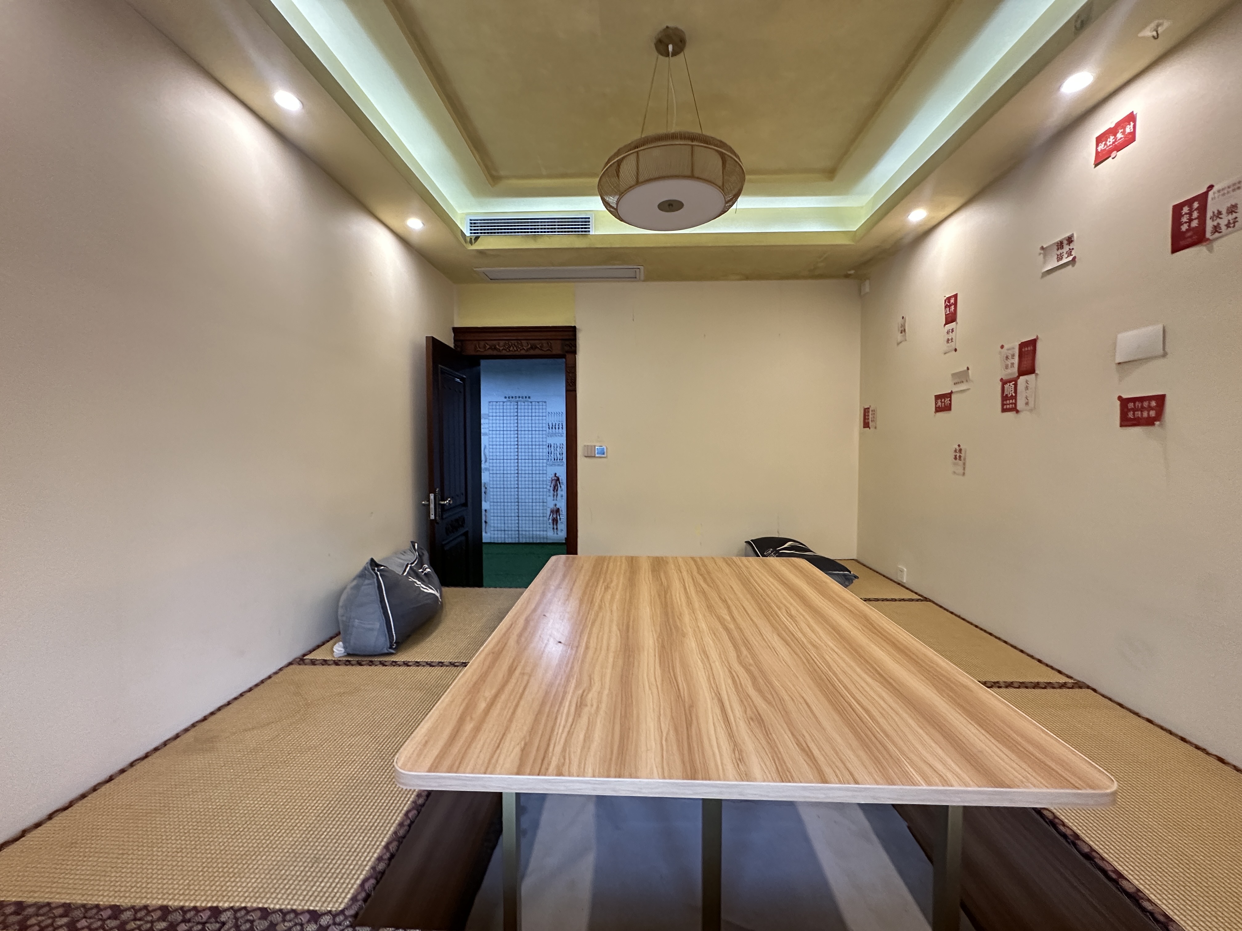 国兴城（C区）  5室2厅3卫   8300.00元/月室内图